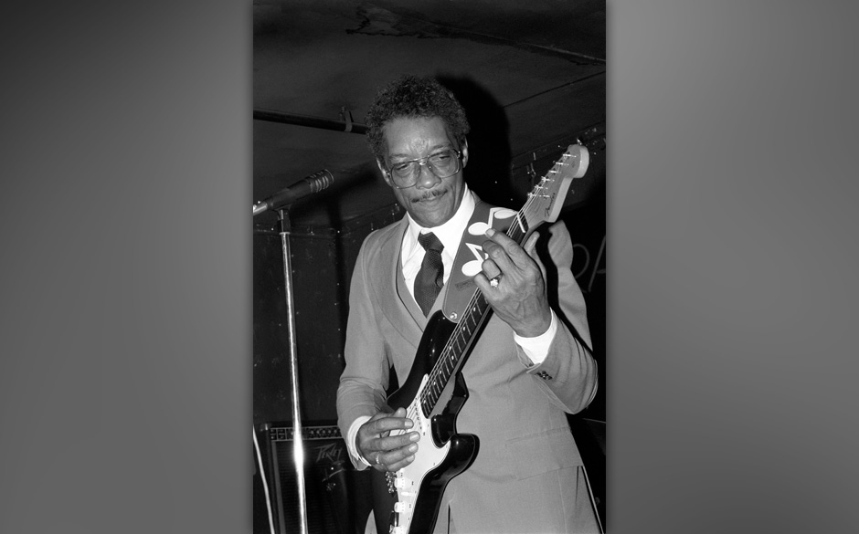 Seine Technik erklärte er so: „Wirf das verdammte Plektron weg und sei du selbst.“