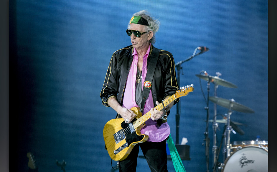 Keith Richards’ Geheimwaffe: Er spielt eine Gitarre, der die tiefe E-Saite fehlt.