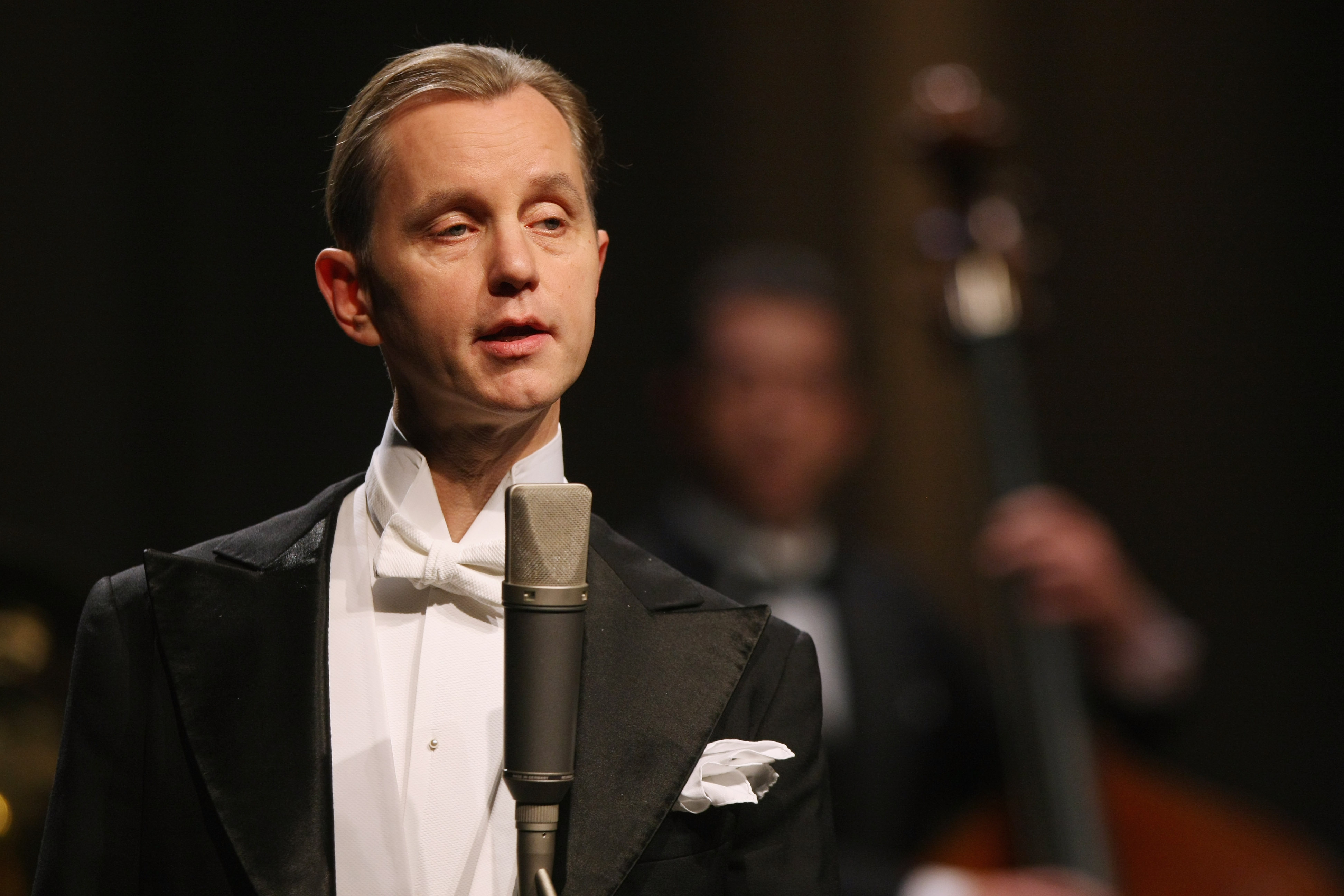 Akurater Seitenscheitel (Max Raabe)