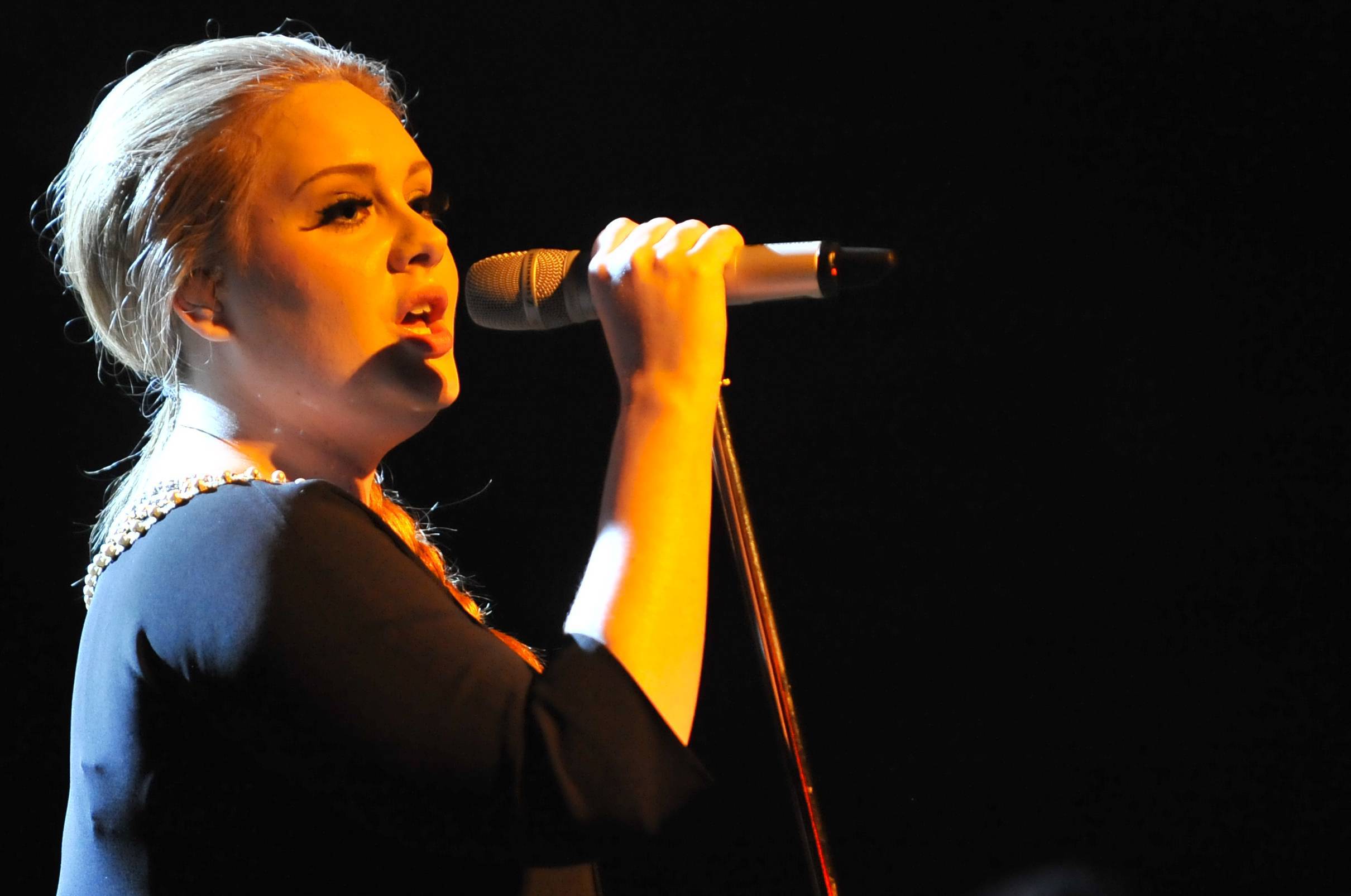 Adele bei einem Konzert in Mailand, Italien.