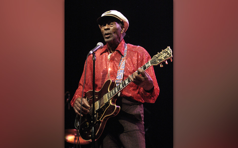 Außerdem hat der Song das ultimative Intro: Eine elektrisierende Detonation schrillen Kreischens.