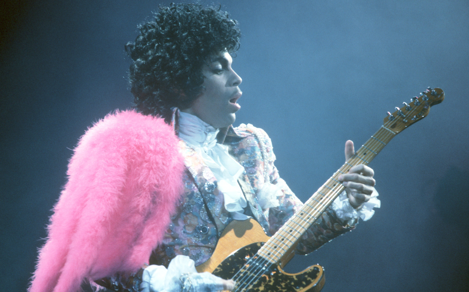 INGLEWOOD, CA - FEBRUARY 19: Prince performs live at the Fabulous Forum on February 19, 1985 in Inglewood, California. (Ph...