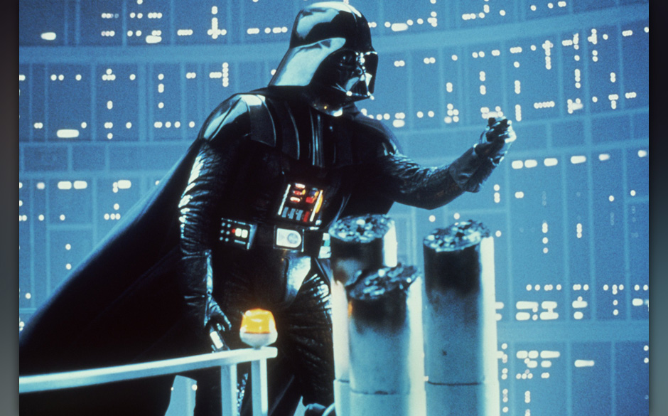 David Prowse als Darth Vader, die Inkarnation des Bˆsen, in einer Szene des Science Fiction-Films  "Star Wars - Die R¸ck...