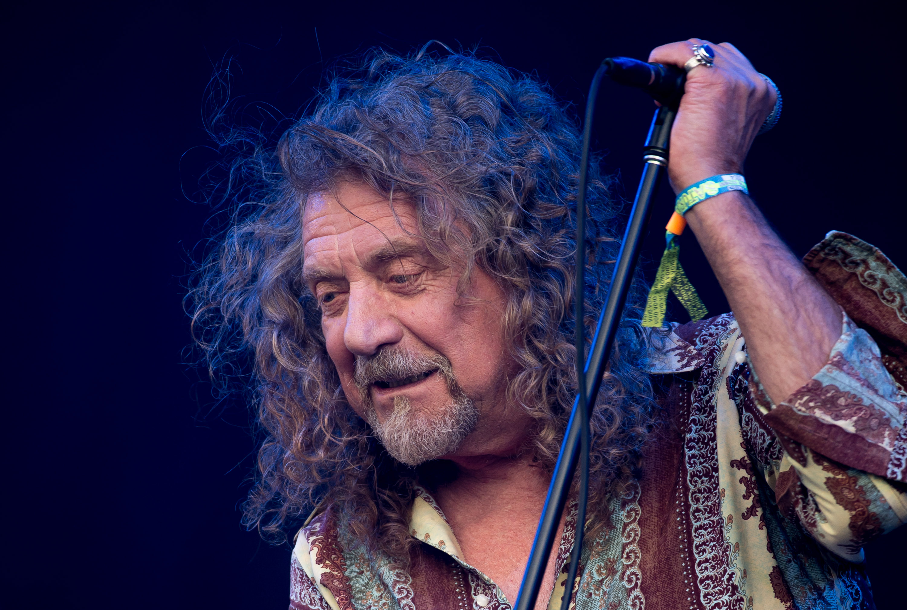 GLASTONBURY, ENGLAND - JUNE 28: Robert Plant performs on the Pyramid Stage during day 2 of the Glastonbury Festival at Wor...