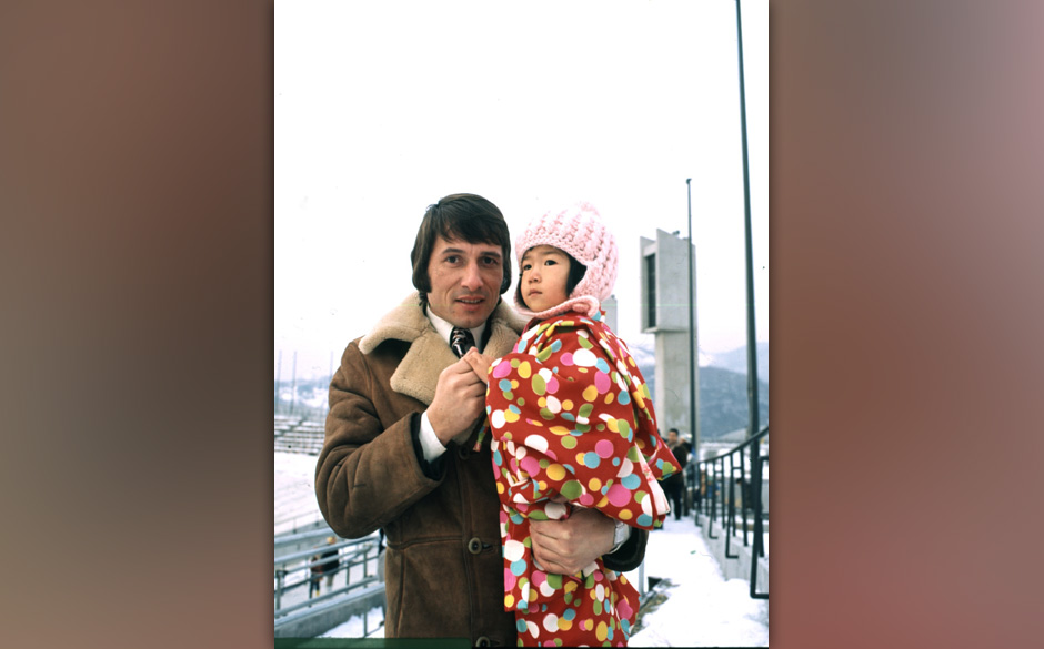 Udo Juergens, Kind, Tokio, Japan, Asien, Winter, Schnee, dah; (Photo by Peter Bischoff/Getty Images)