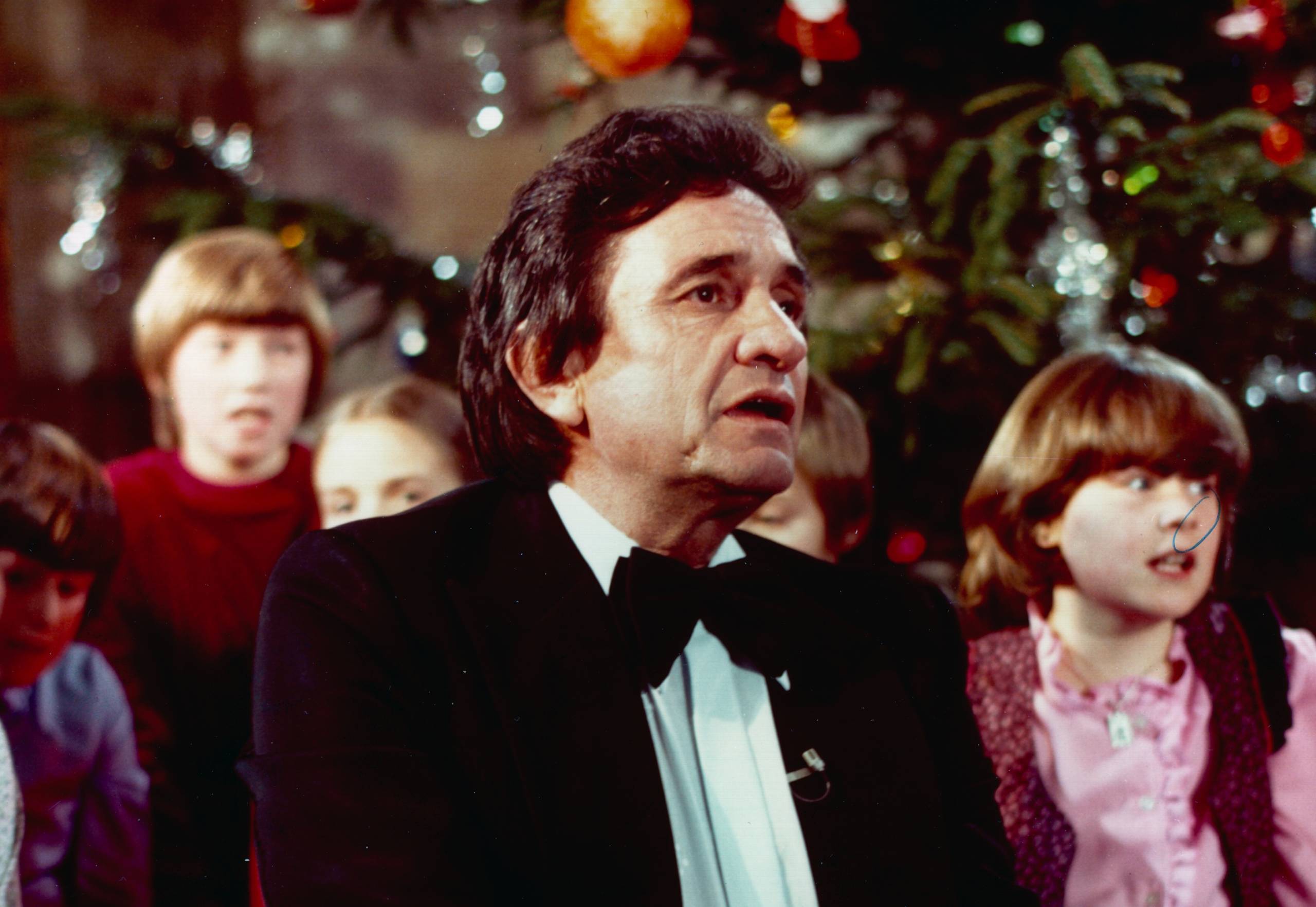 Johnny Cash vor einem Weihnachtsbaum (1975)