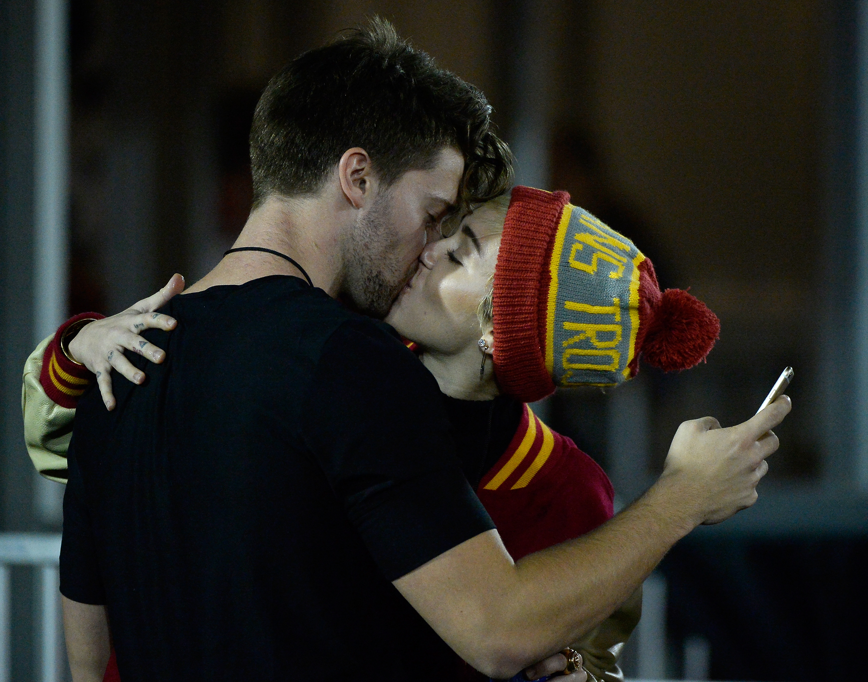 LOS ANGELES, CA - NOVEMBER 13:  Miley Cyrus (R) kisses Patrick Schwarzenegger during the game between the California Golde...