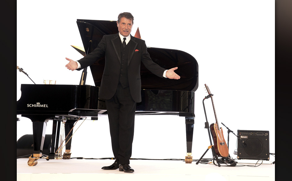 DUESSELDORF, GERMANY - MAY 31:  Udo Juergens is pictured during the German Football Association (DFB) world champions part...