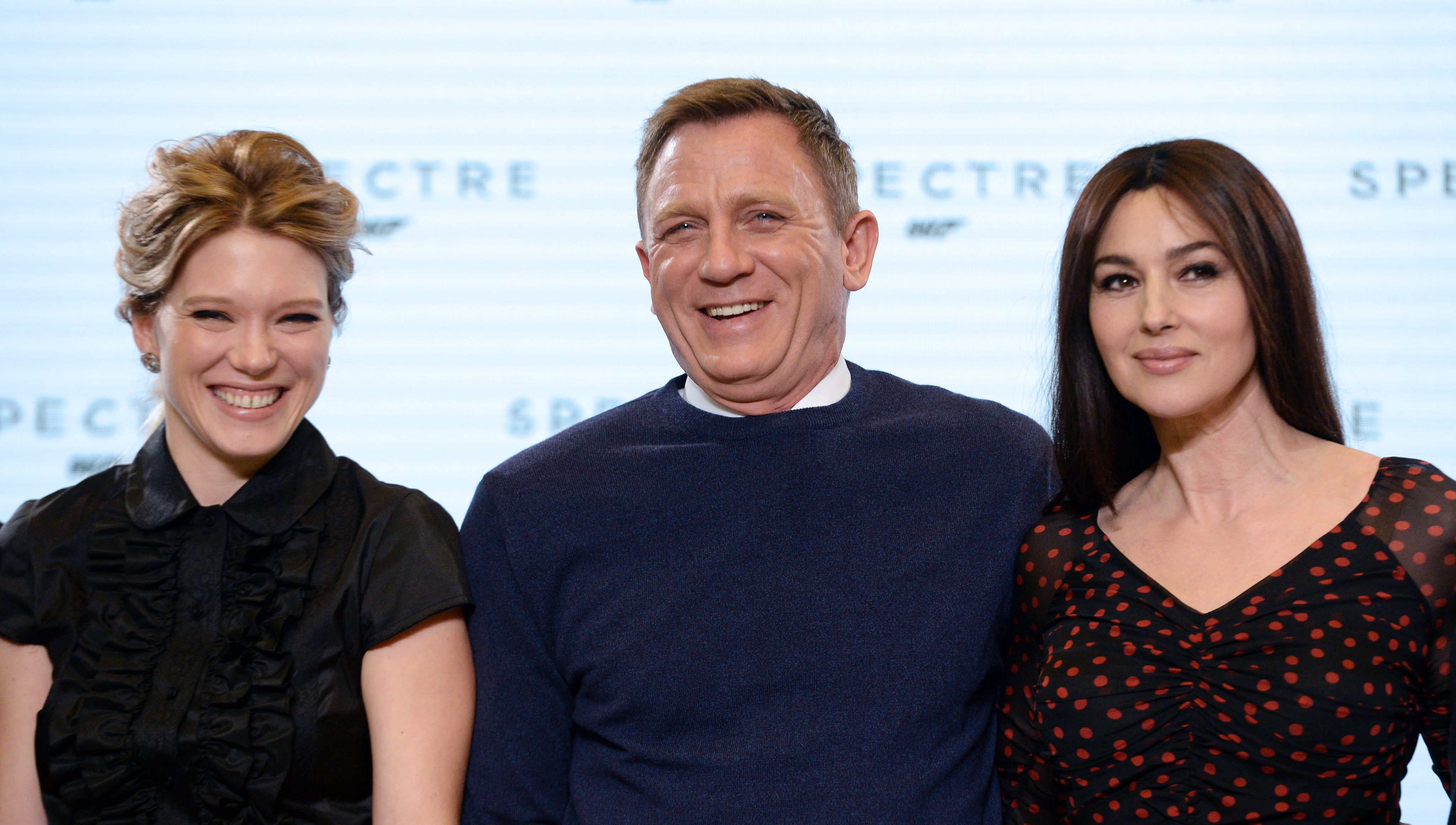 epaselect epa04514435 Italian actress Monica Bellucci (R), French actress Lea Seydoux (L) and British actor Daniel Graig (...