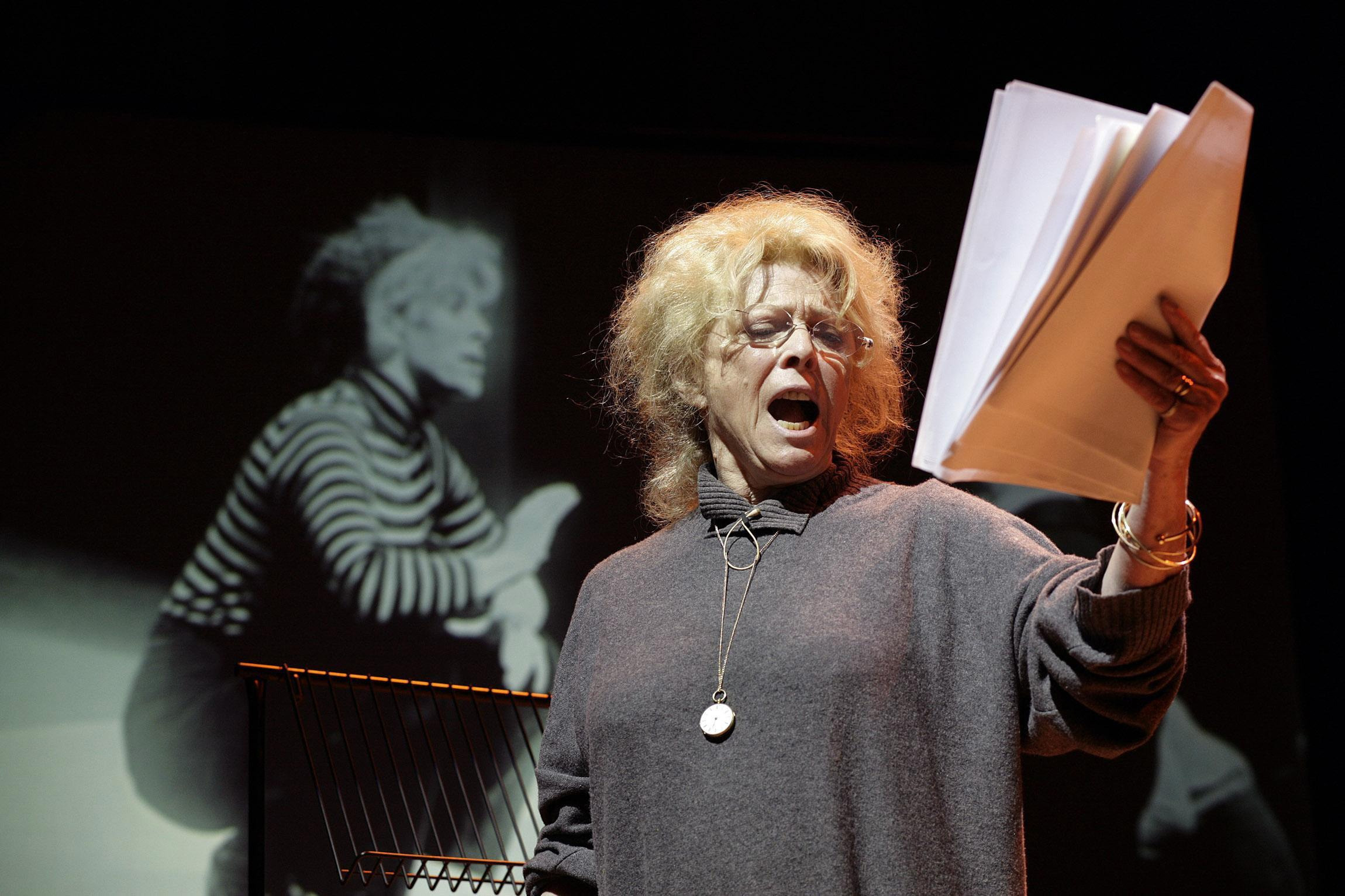 Billie Whitelaw death