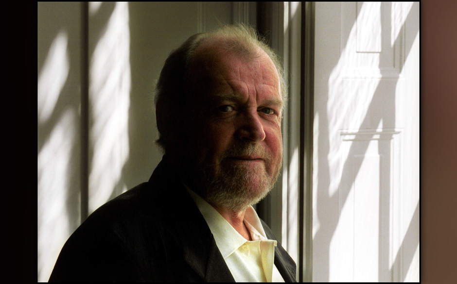 NETHERLANDS - APRIL 29:  Photo of Joe COCKER; 29-4-2002 Amsterdam, Joe Cocker  (Photo by Paul Bergen/Redferns)