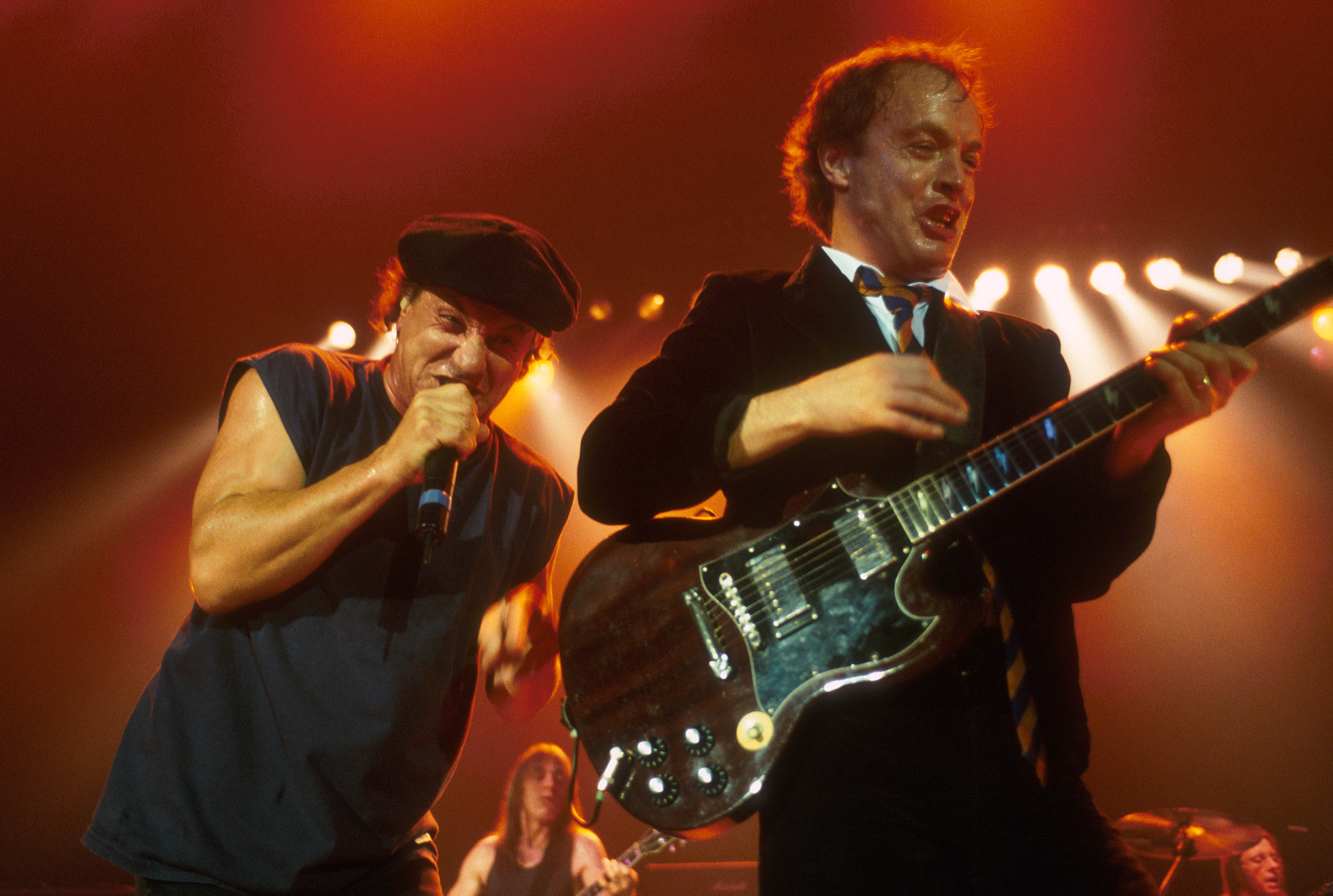 GERMANY - JUNE 17:  MUNICH CIRCUS KRONE CLUB  Photo of AC/DC and Brian JOHNSON and Angus YOUNG and AC DC, L-R: Brian Johns...