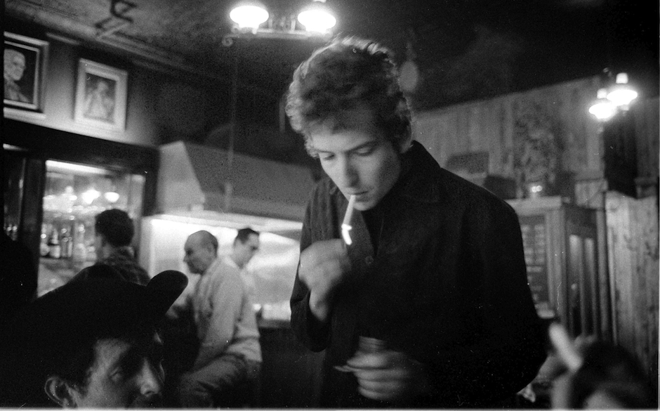 UNITED STATES - JANUARY 01:  Photo of Bob DYLAN; in the Kettle of Fish Bar, Greenwich Village  (Photo by Douglas R. Gilber...