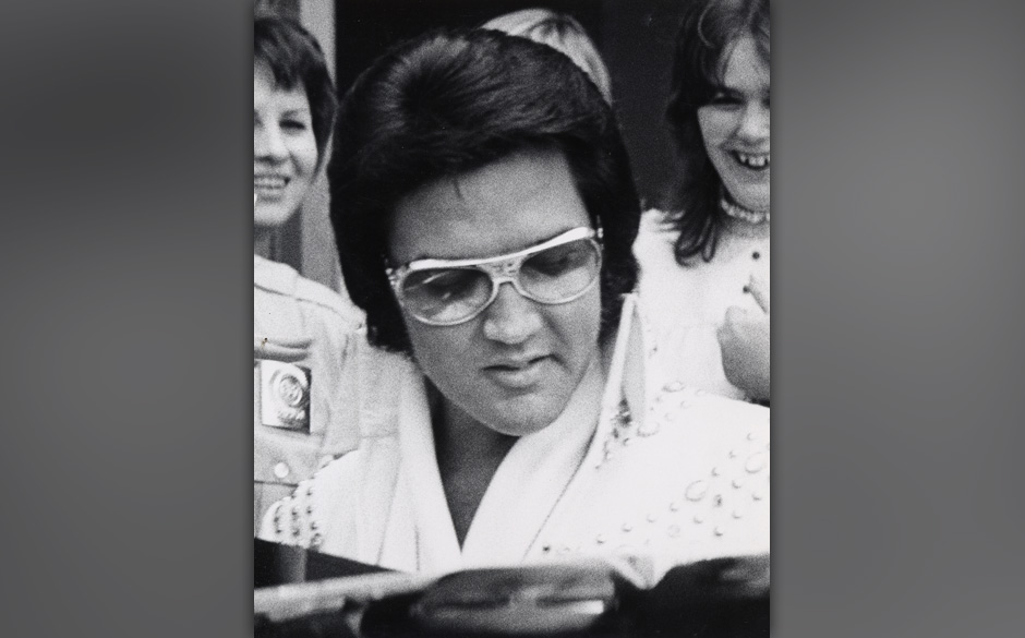 Elvis Presley Sighted leaving John F. Kennedy Airport