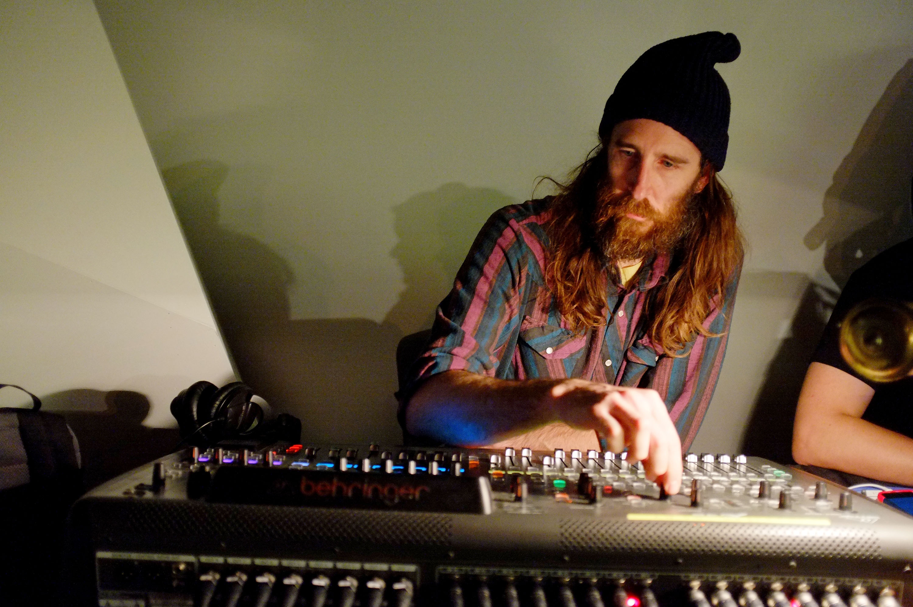 17. tUnE-yArDs - "Water Fountain"