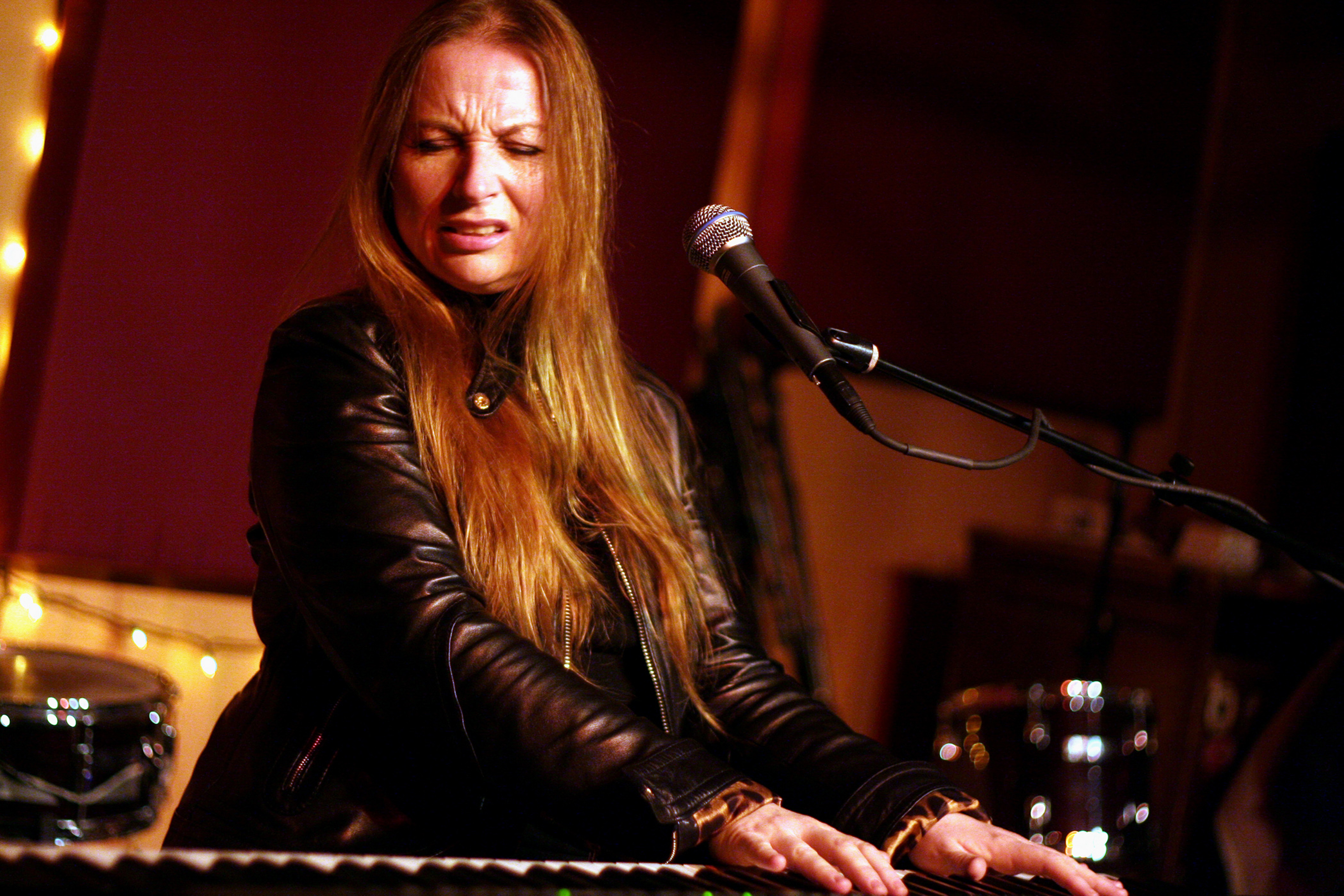 Judith Owen performing at the Living Room in Lower East Side, Manhattan on Monday night, February 26, 2007. (Photo by Hiro...