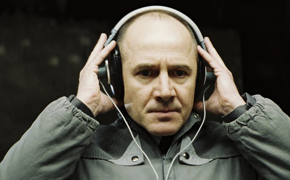 Das Leben der Anderen (2006).

Der Film ist die Mutter aller verklärenden Historienfilme, die mit einer großen Portion K...