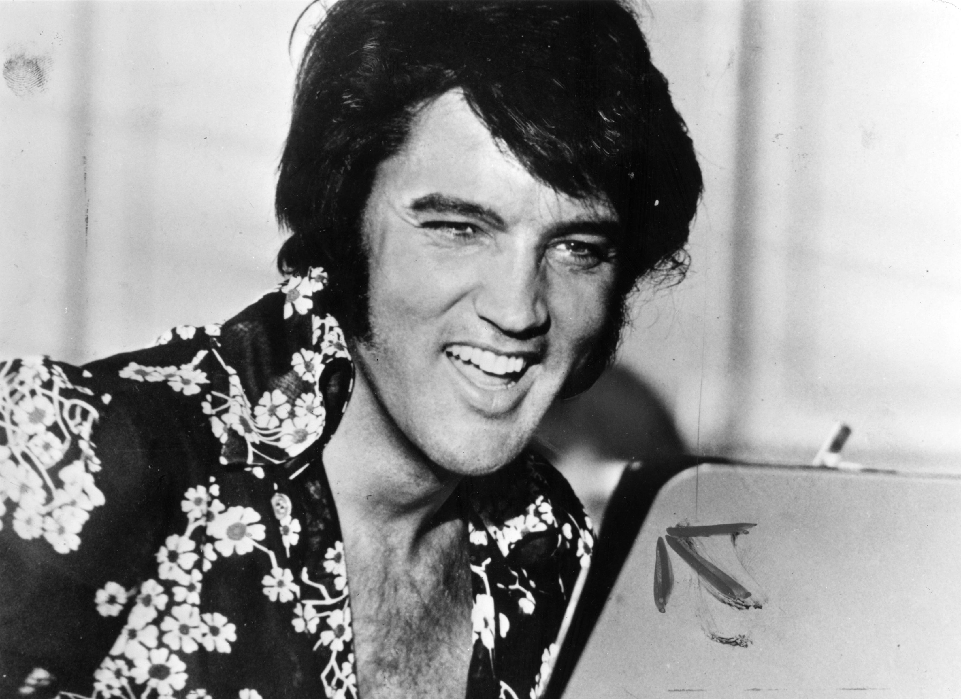 circa 1975:  American popular singer and film star Elvis Presley (1935 - 1977), to his fans the undisputed 'King of Rock '...