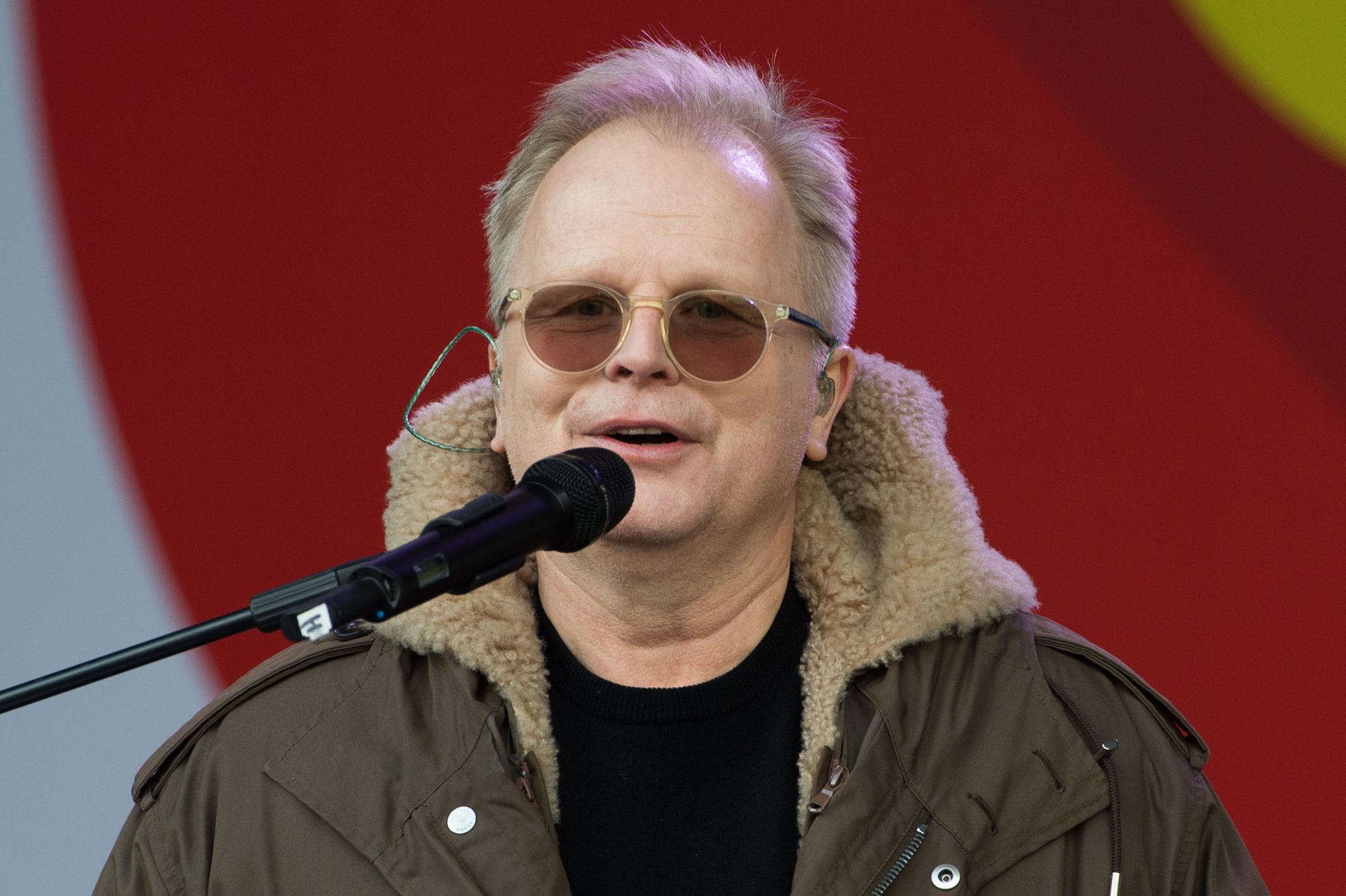 Der deutsche Musiker Herbert GrŲnemeyer steht am 26.01.2015 auf dem Neumarkt in Dresden (Sachsen) wšhrend eines Soundche...