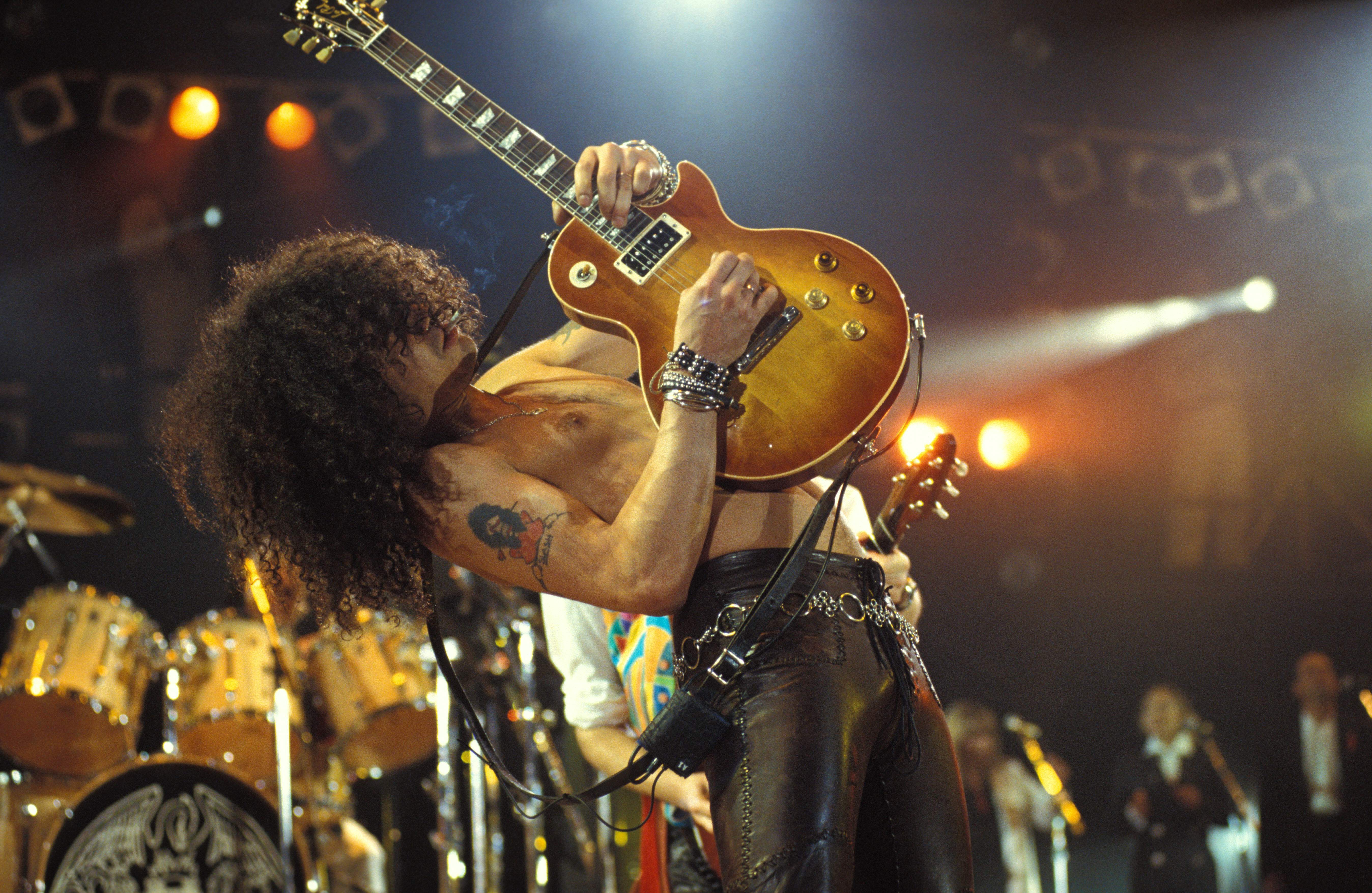UNITED KINGDOM - APRIL 20:  WEMBLEY STADIUM  Photo of GUNS & ROSES and SLASH and GUNS N' ROSES and GUNS AND ROSES, Slash p...