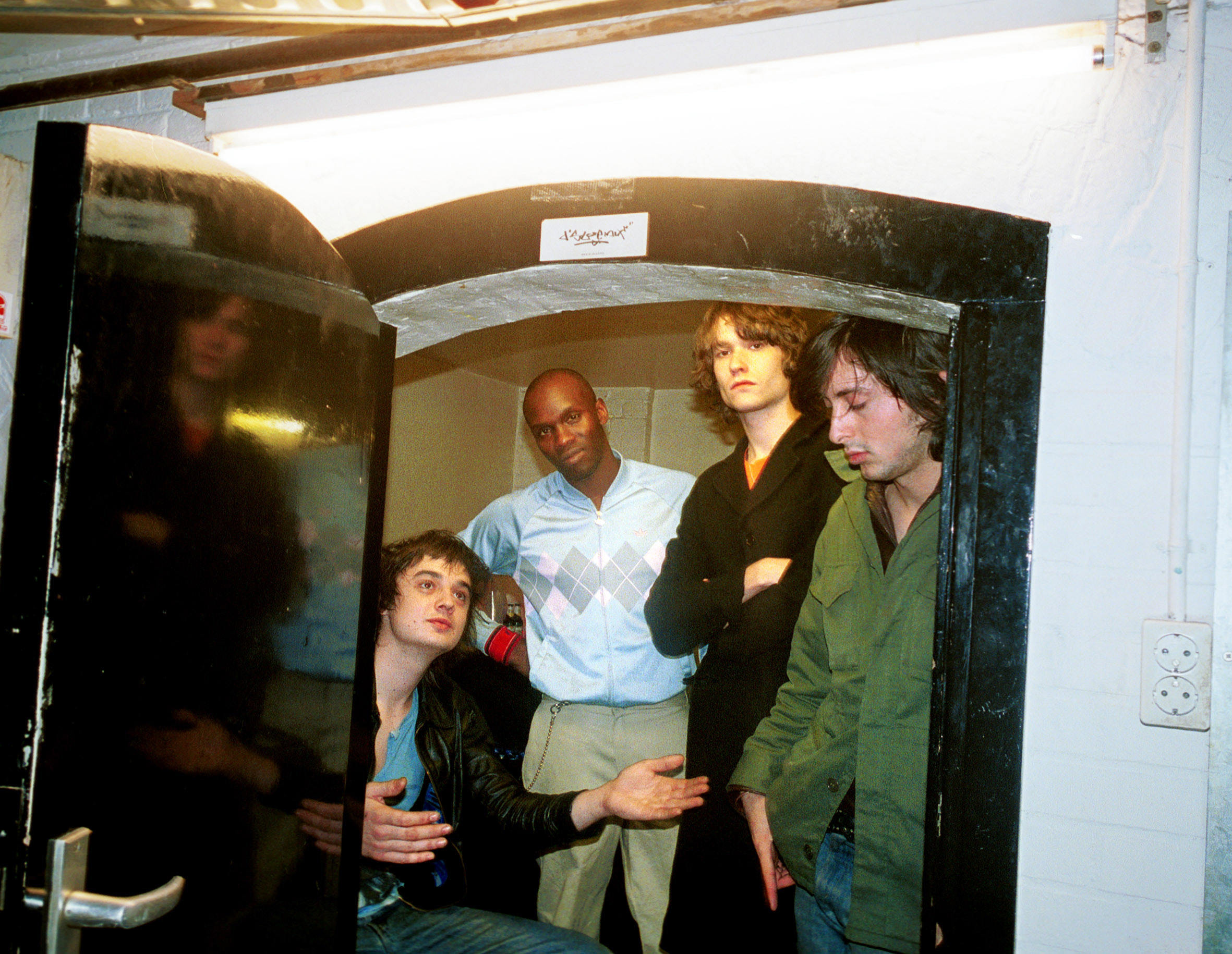 (NETHERLANDS OUT) NETHERLANDS - AUGUST 16:  Photo of Pete DOHERTY and LIBERTINES and Carl BARAT and John HASSALL and Gary ...