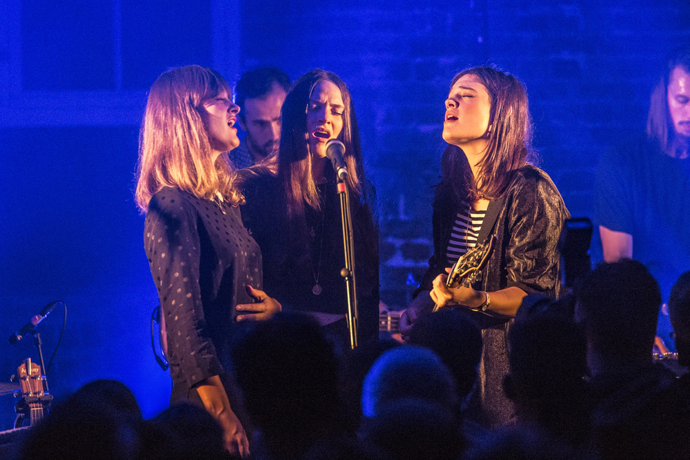 LONDON, ENGLAND - OCTOBER 27:  Emily Staveley-Taylor, Milly Staveley-Taylor and Jessica Staveley-Taylor of The Staves perf...