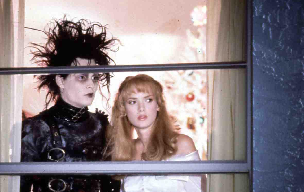 Seine Beziehung mit Kollegin Winona Ryder begann durch "Edward mit den Sherenhänden", hielt von 1989 bis 1993. Sie verlob...