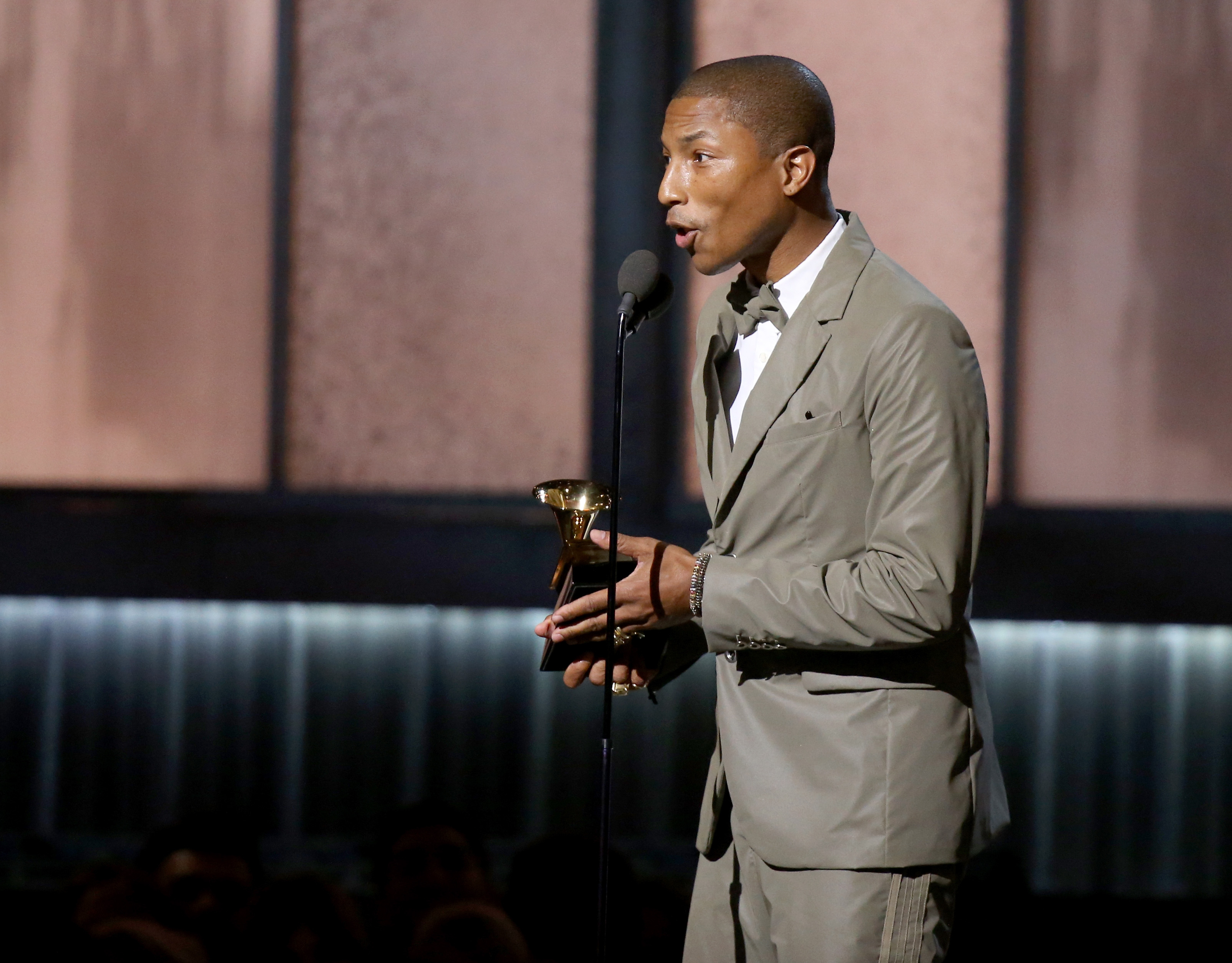 Stilsicher gekleidet wie immer, gehörte auch Pharrell Williams zu den großen Gewinnern der 57. Grammy-Verleihung. Sowohl...