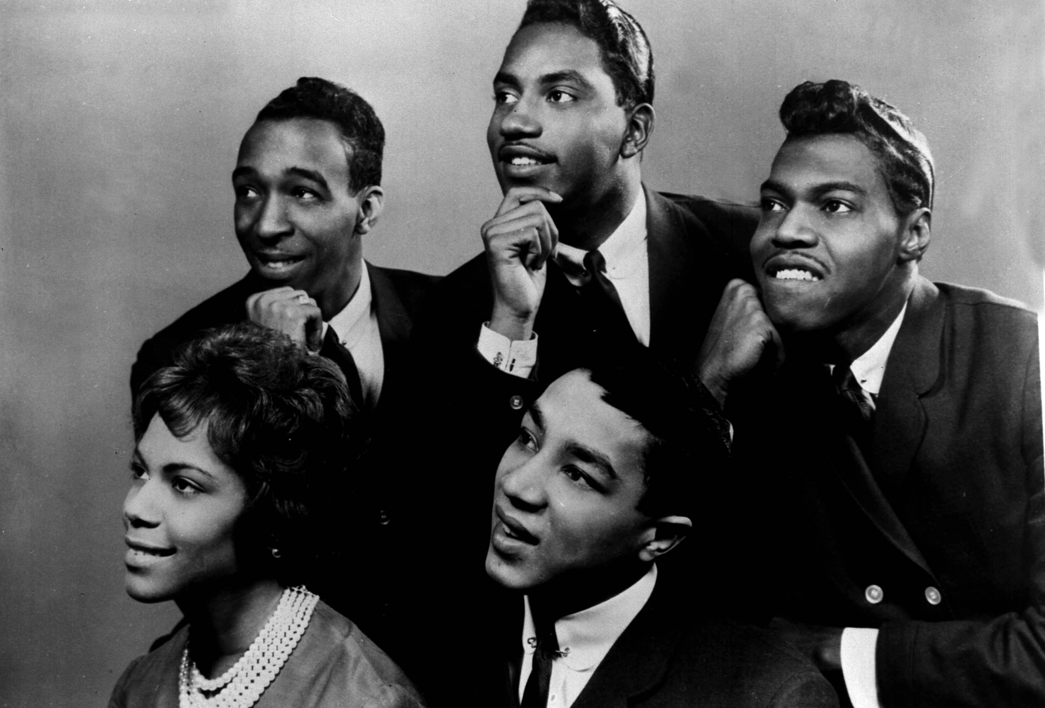 Platz 32: Smokey Robinson and the Miracles

Bob Seger über Smokey Robinson and the Miracles: Smokey war auch bekannt als ...