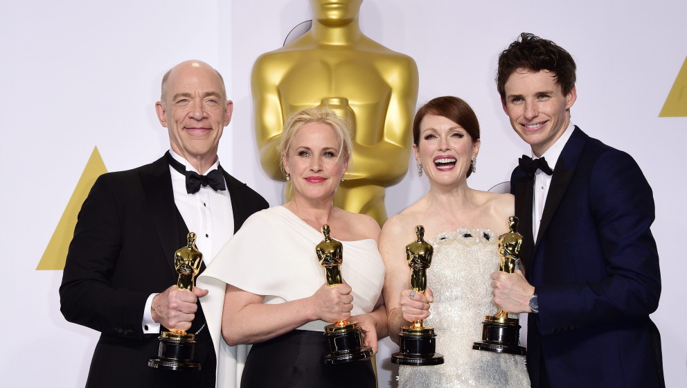 epa04633348 (L-R) J.K. Simmons (Actor in a Supporting Role), Patricia Arquette (Actress in a Supporting Role), Julianna Moore