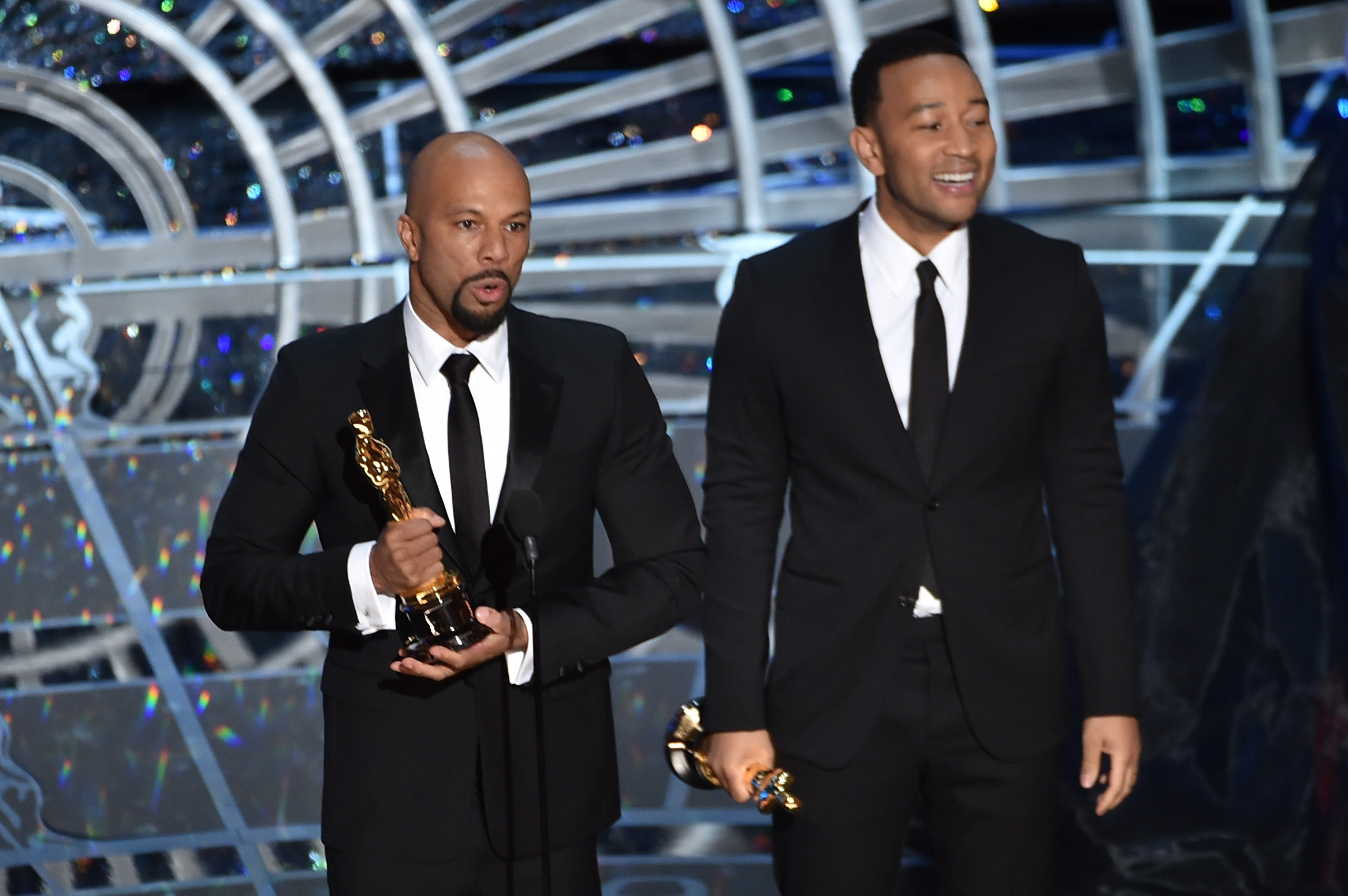 HOLLYWOOD, CA - FEBRUARY 22:  Musicians Common (L) and John Legend accept the Best Original Song Award for 'Glory' from 'S...