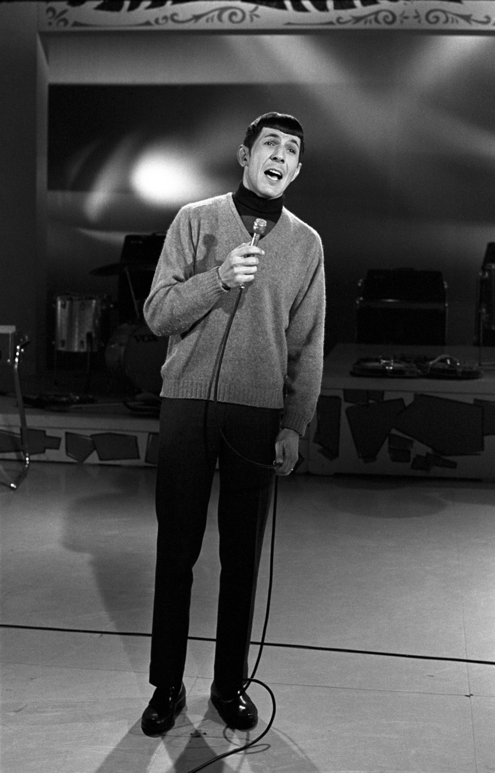 Ebenso wie sein Kollege William Shatner betätigte sich Nimoy als Sänger