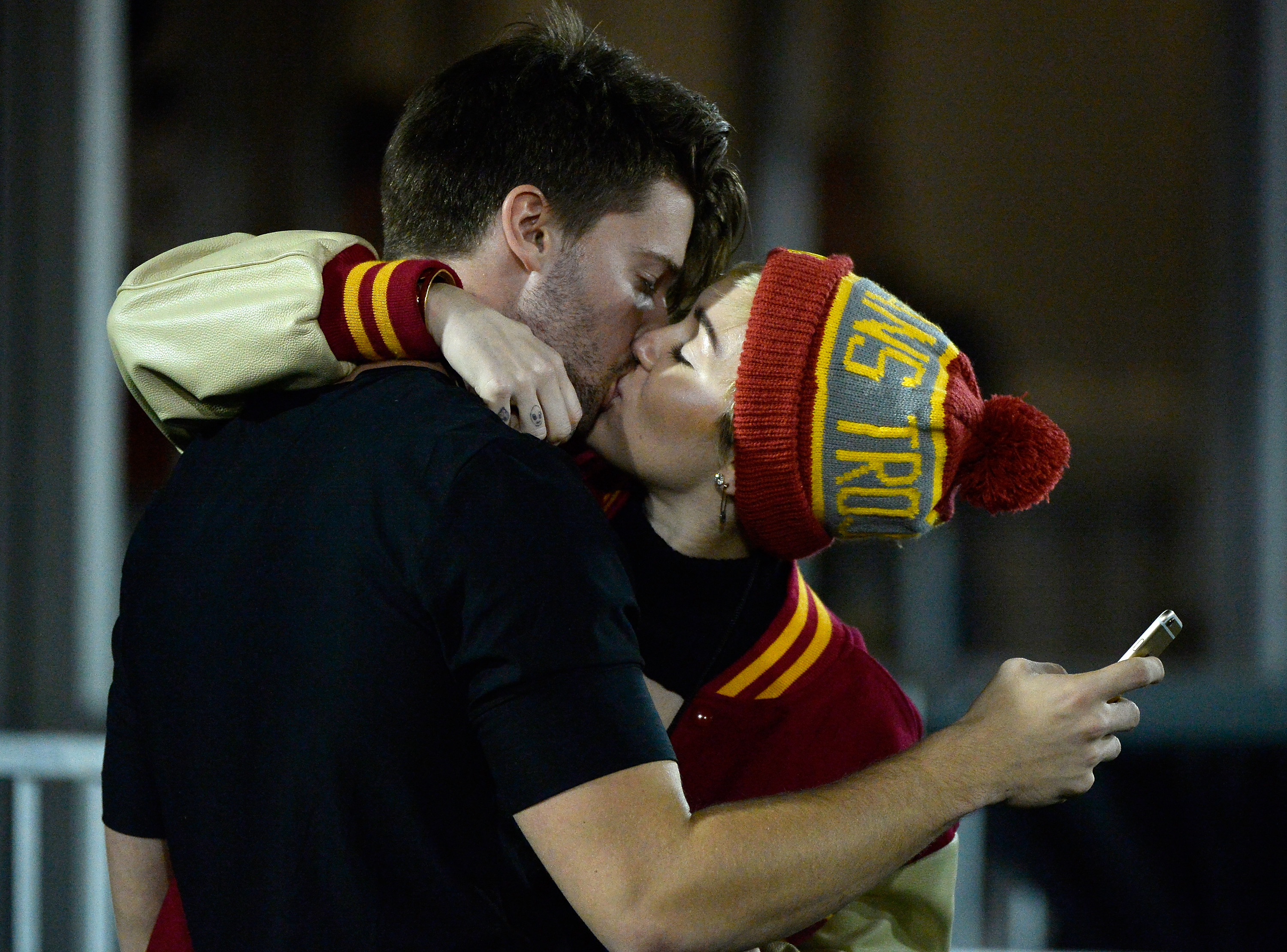 LOS ANGELES, CA - NOVEMBER 13:  Miley Cyrus (R) kisses Patrick Schwarzenegger during the game between the California Golde...