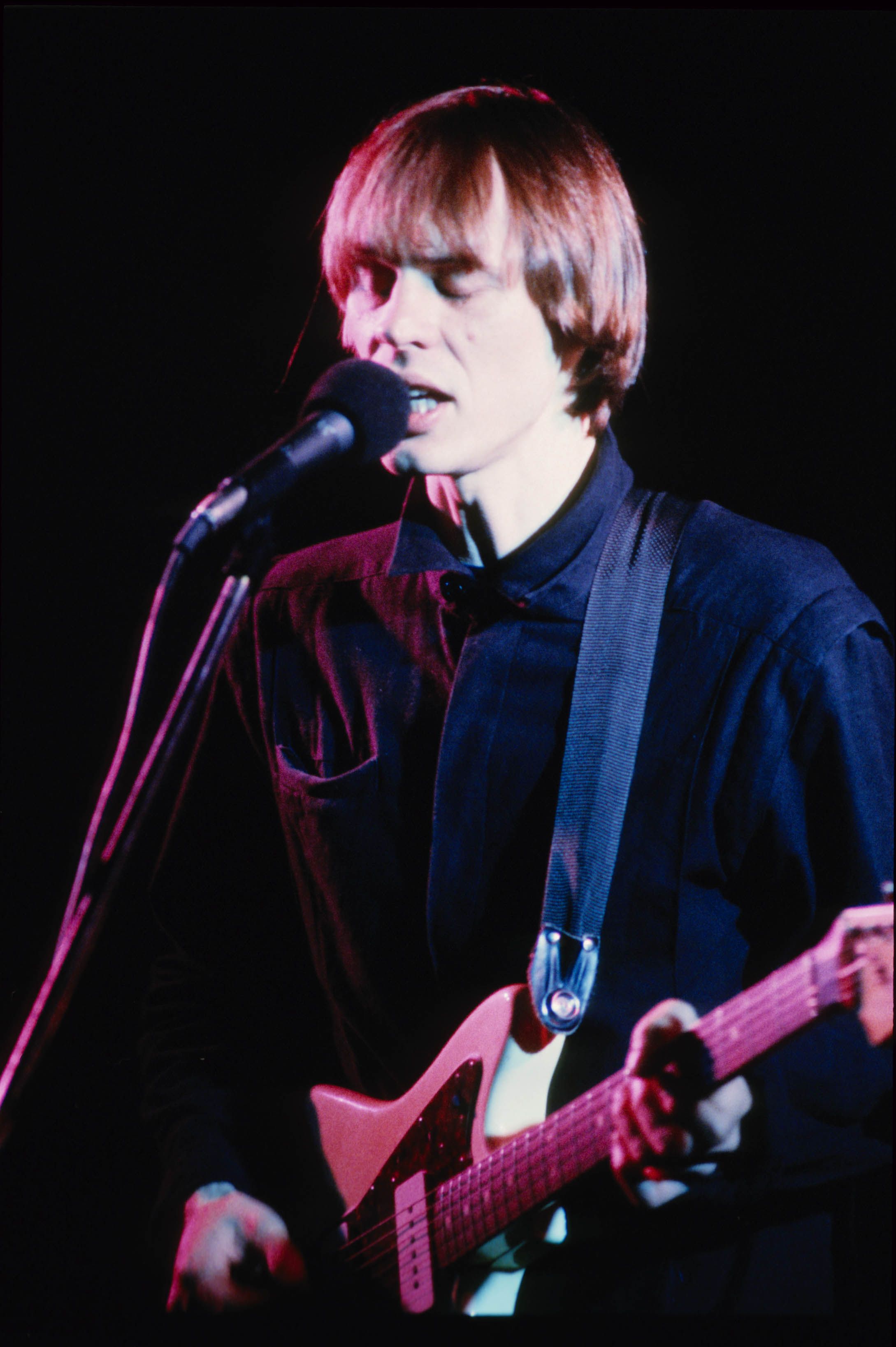 … schrauben sich zu einem tollkühnen Verlaine-Solo hoch, dessen Eleganz den Weg für Gruppen von Wilco bis Pavement ber...