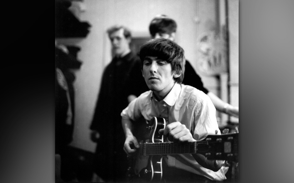 Und George Harrisons zwölfsaitige Rickenbacker-Leadgitarre begründete das Genre des Folkrock.