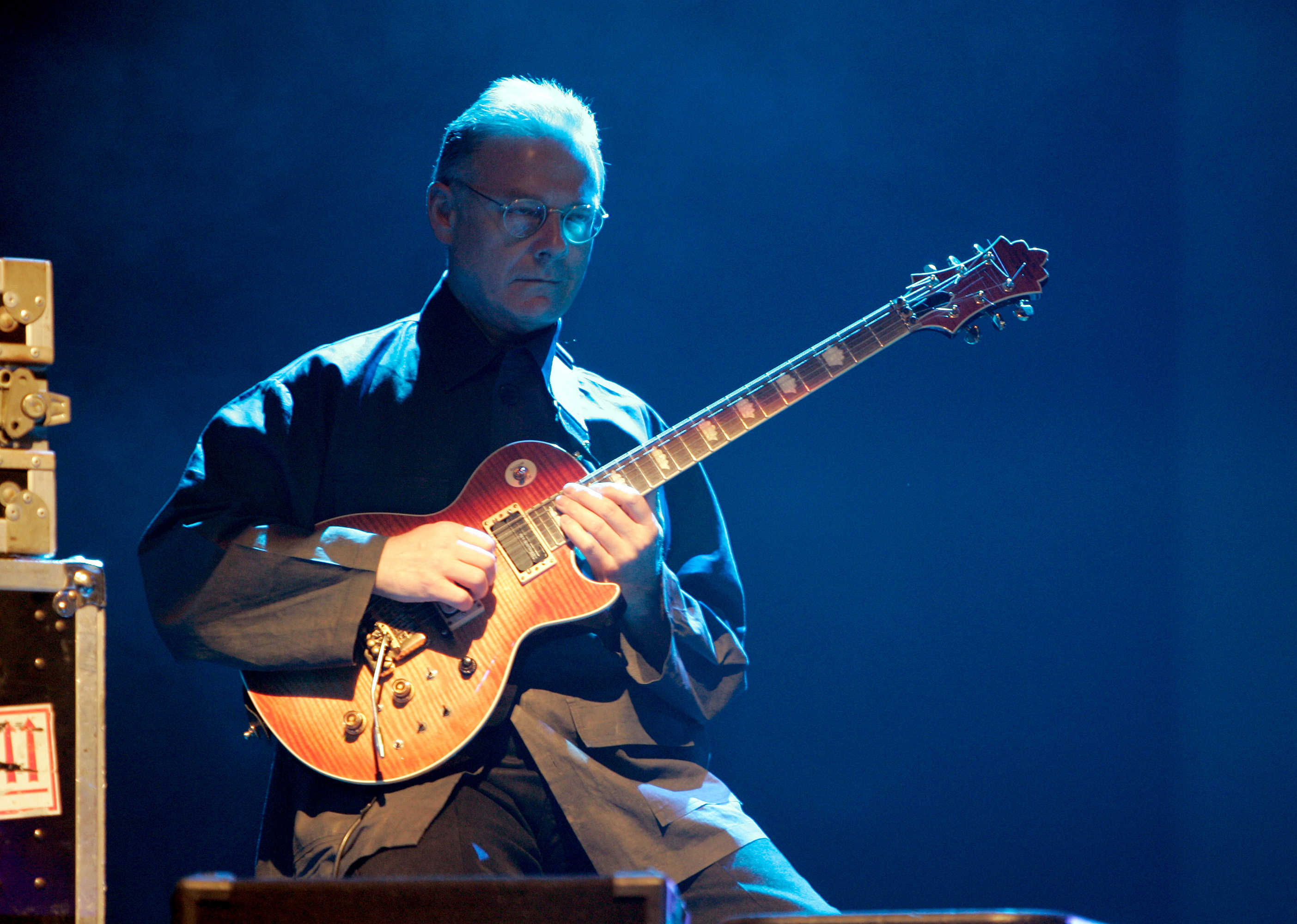 Knüppelharter Funk, bei dem Fripp seine Rhythmus-Sektion antreibt und die mathematische Kadenz seiner Riffs mit Abrisskug...