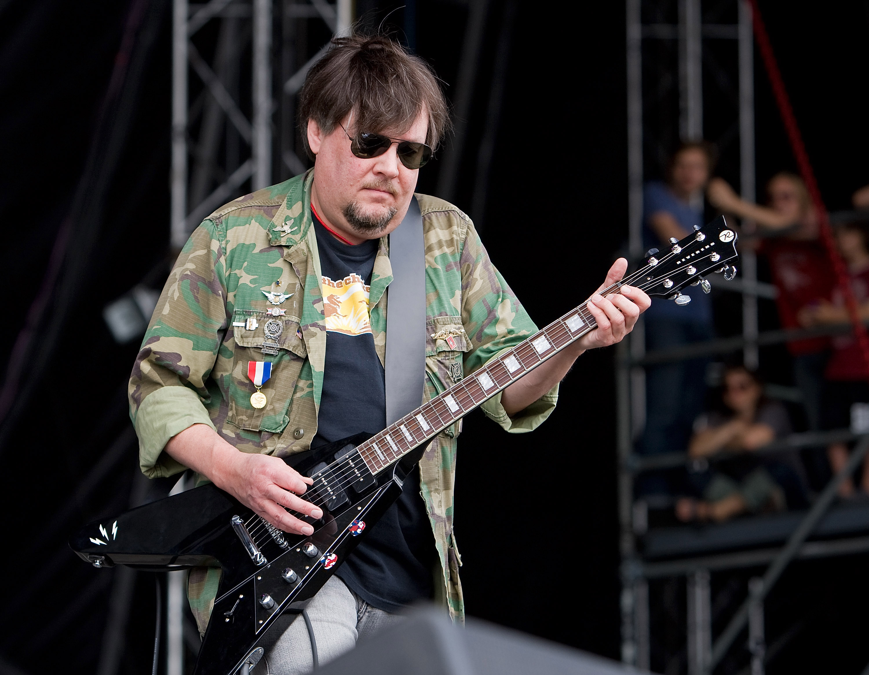 60. Ron Asheton. 1969 – The Stooges,
1969. Das geniale Spiel von Ron Asheton hat wie Iggys Gesang nichts mit Virtuositä...