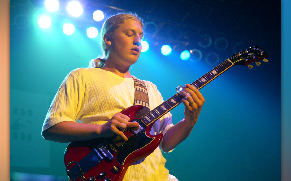 …  mit Tupfern klassischer indischer Musik zu veredeln, die er sich bei Ali Akbar Khan angeeignet hatte.