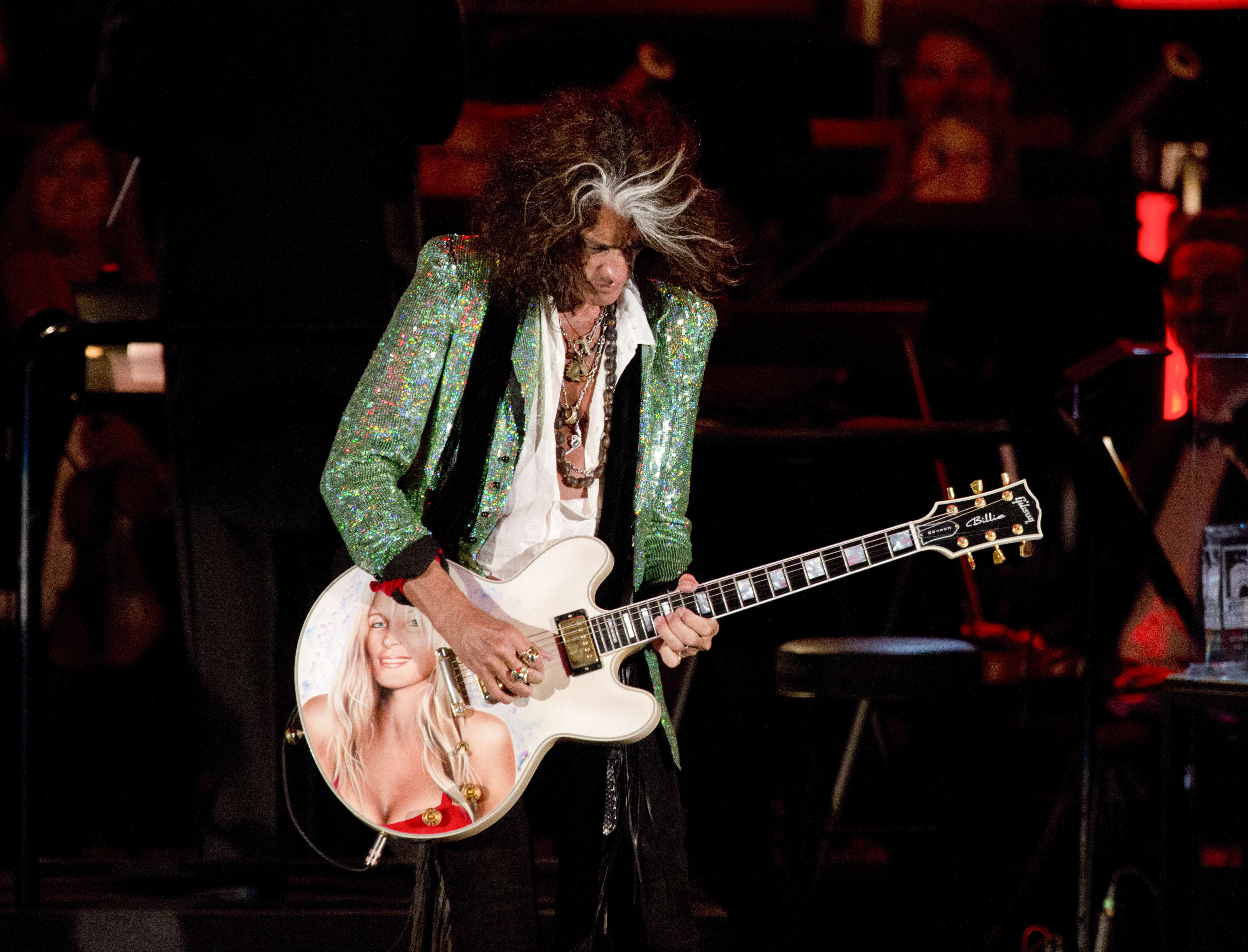 und Schlagzeuger Joey Kramer, der sein Geld vor Aerosmith in Funkbands verdient hatte, stieg ein, und „dann passte alles...