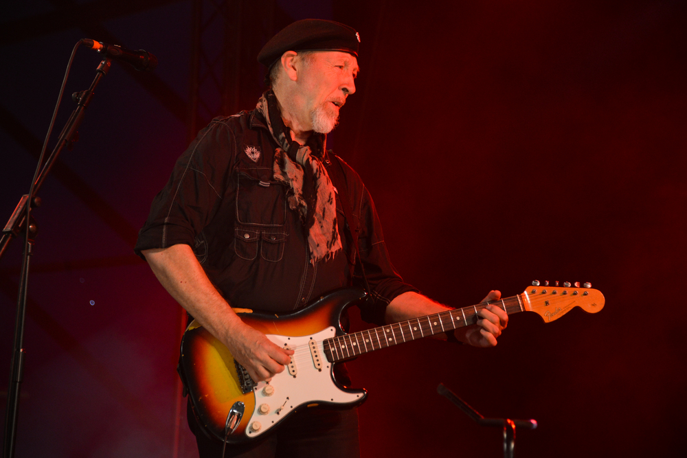 69. 1952 Vincent Black 
Lightning – Richard 
Thompson, 1991. Der britische Folkrocker legt unglaublich schnelle Fingerpi...