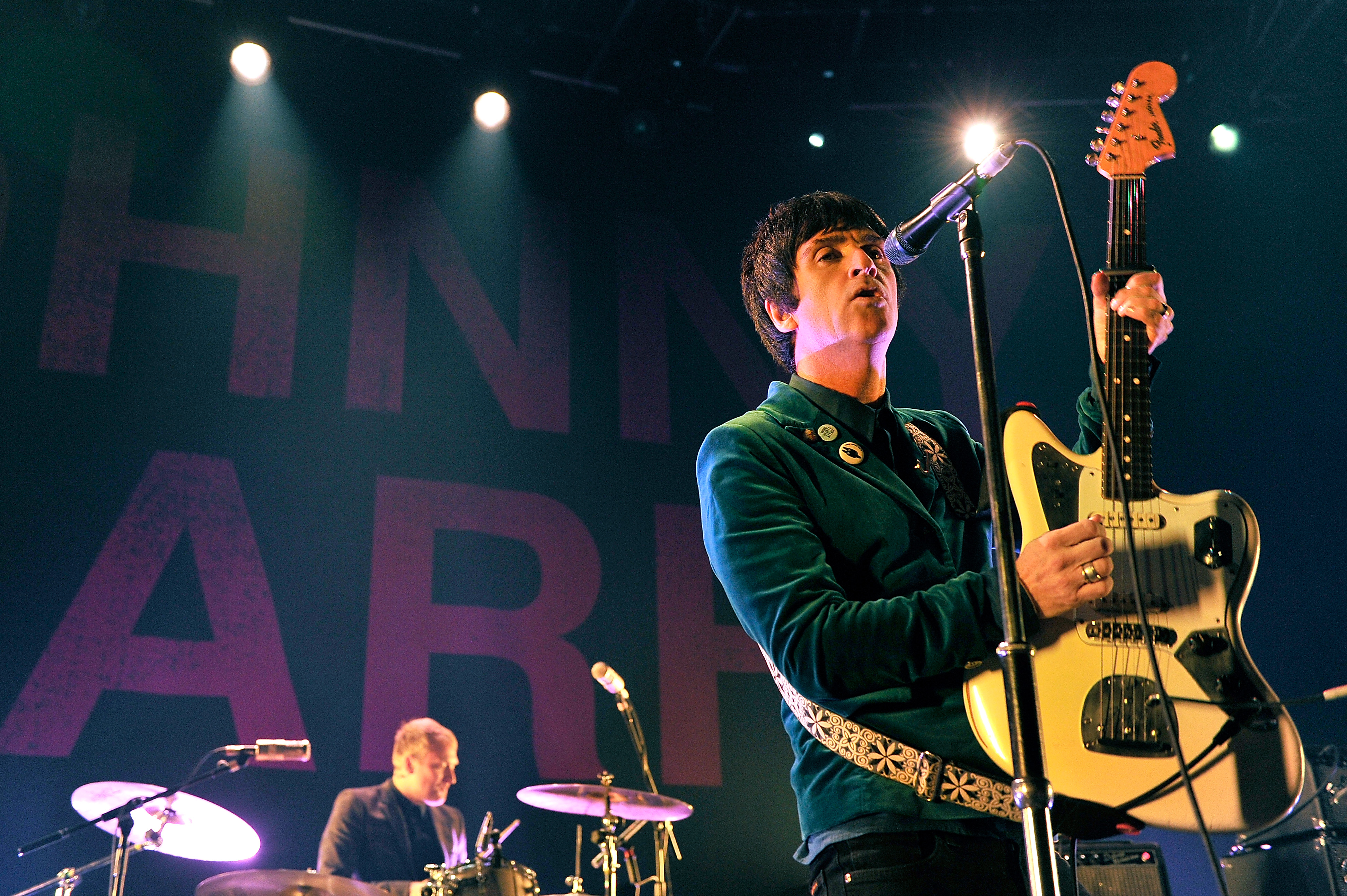 51. Johnny Marr. How Soon Is Now? –
The Smiths, 1985. Durch Johnny Marrs schluchzende Oszilationen und einen klagenden H...