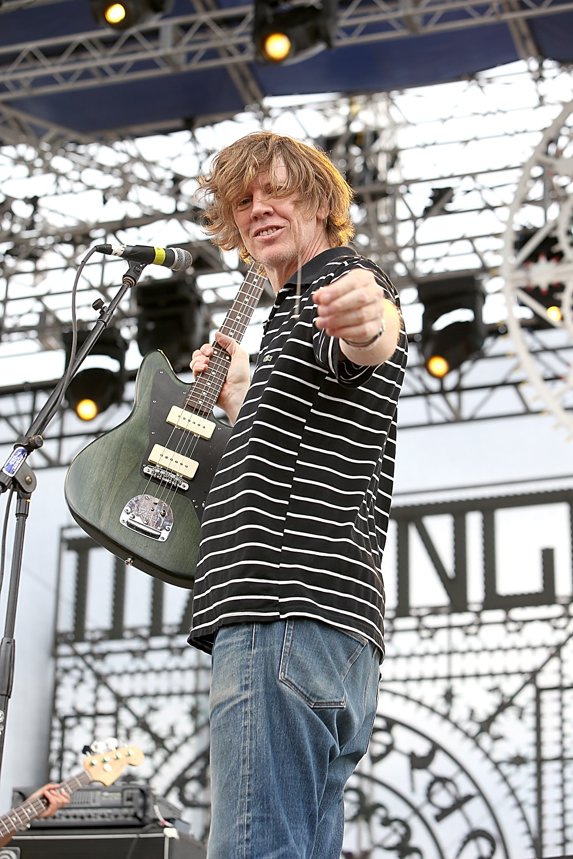 99. Thurston Moore. Silver Rocket – Sonic Youth, 1988. Thurston Moore und Lee Ranaldo gründeten Sonic Youth als Tempel ...