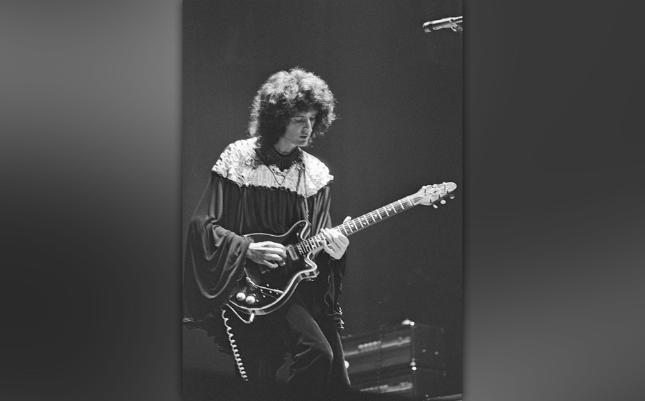 26. Brian May. Keep 
Yourself Alive – Queen,
1973. Auf der ersten Queen-Single zeigte Brian May, wo es lang geht: eine P...