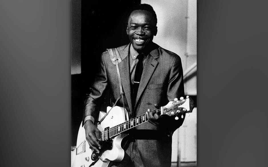 Als er es aufnahm, arbeitete er als Hausmeister in einer Detroiter Autofabrik und ließ sich vom schwarzen Nachtleben der ...