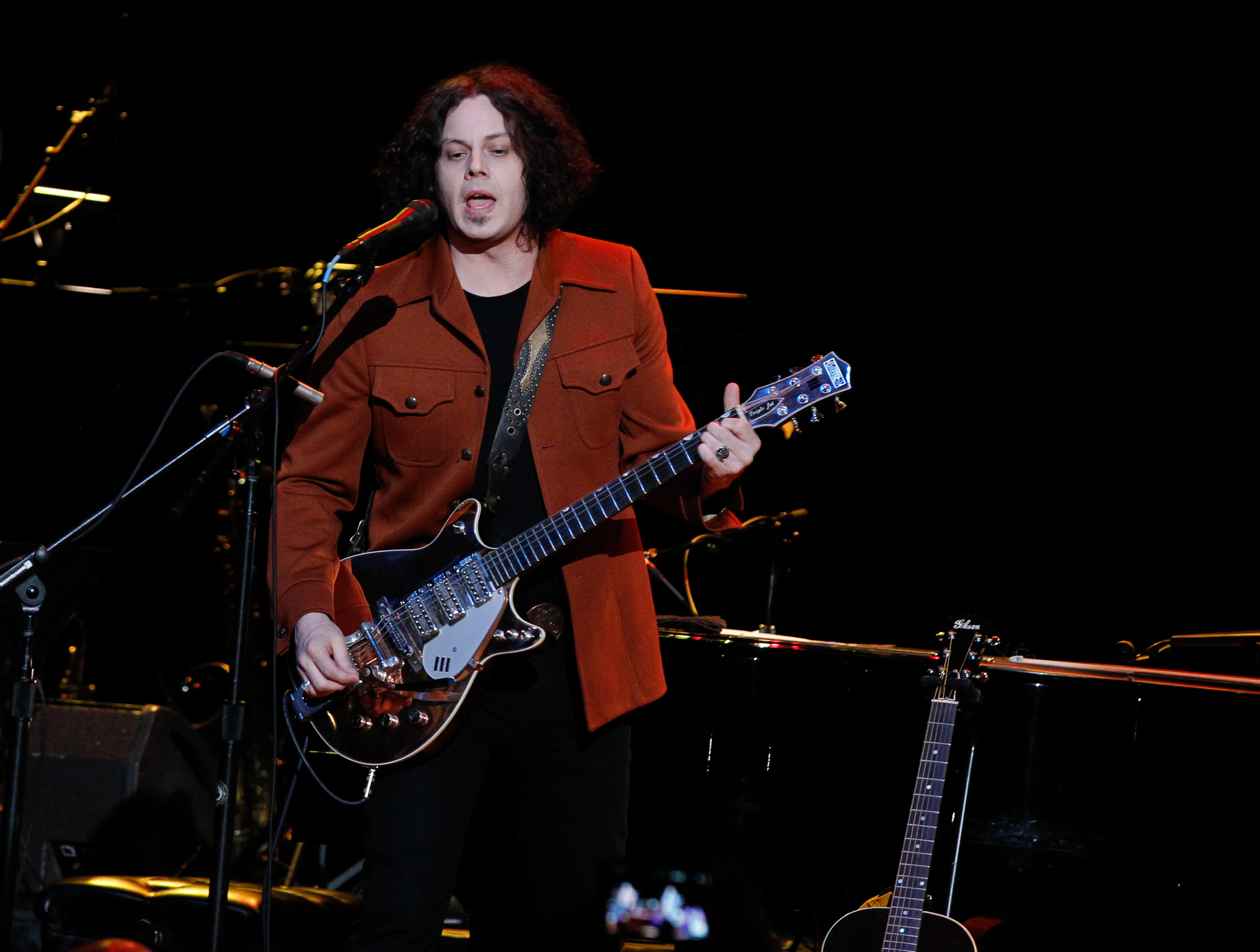 70. Jack White. Seven Nation Army – The White Stripes, 2003. Wie viel Krach kann eine Gitarre machen? Reichlich! Jack Wh...