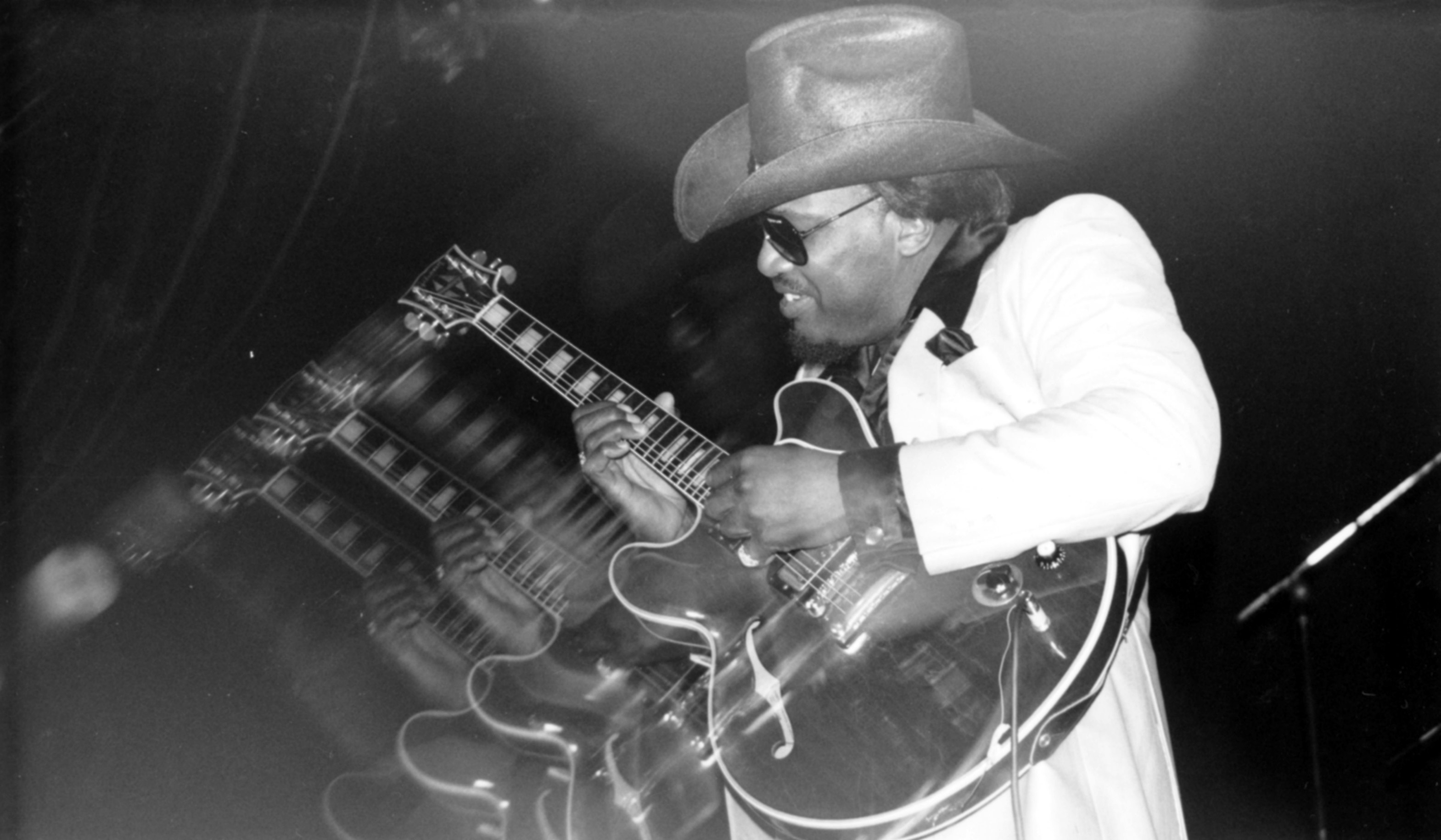 Ein Jahrzehnt später nahm Rush es mit einem Arrangement erneut auf, das sein scharrendes, unheilvolles Spiel in den Vorde...