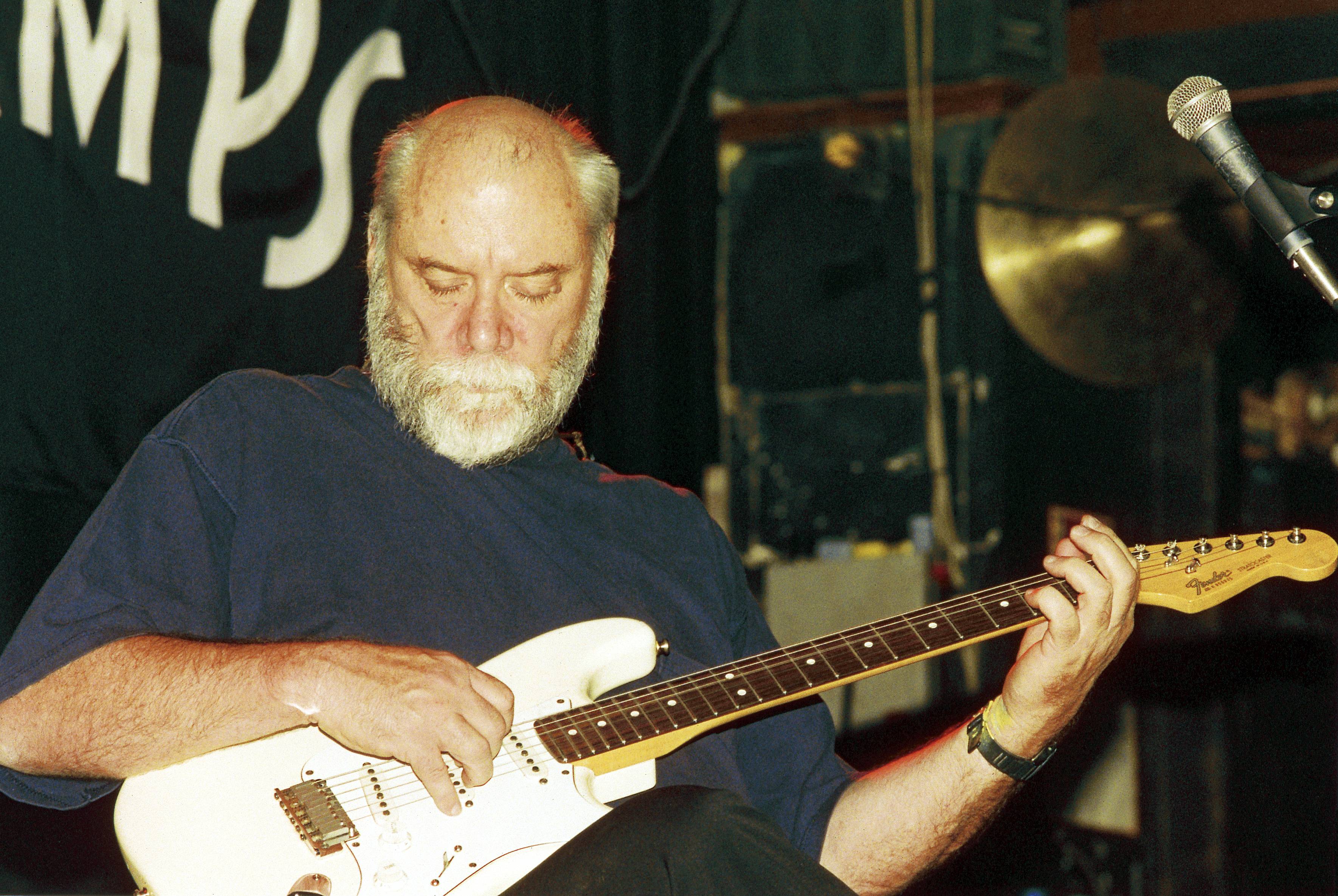 Die Melodie kann dem Delta-Blueser Bukka White zugeschrieben werden, die Intonation ist der reine Fahey.