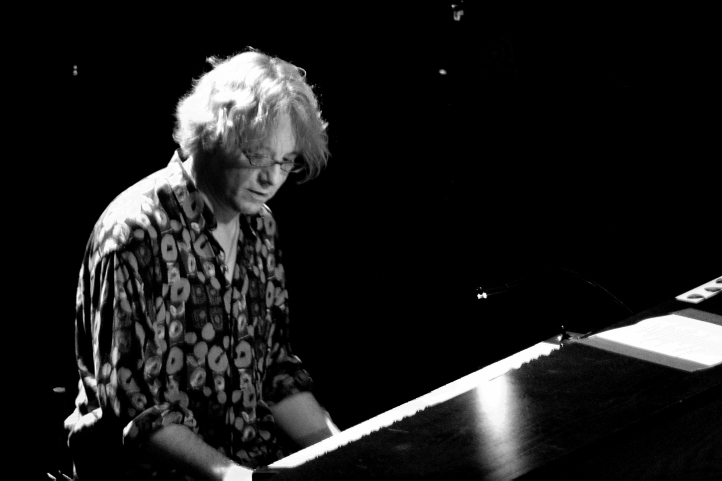 Mike Mills ist Multi-Instrumentalist und Gründungsmitglied von R.E.M.