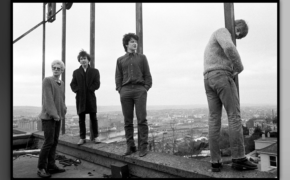 Photo of U2 and Larry MULLEN JNR and Adam CLAYTON and BONO and THE EDGE