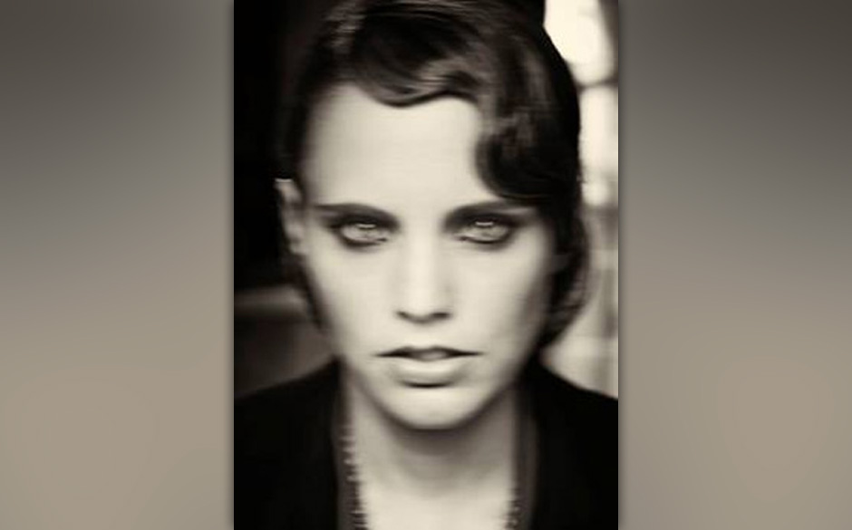 Anna Calvi - „One Breath“, VÖ: 4. Oktober 2013